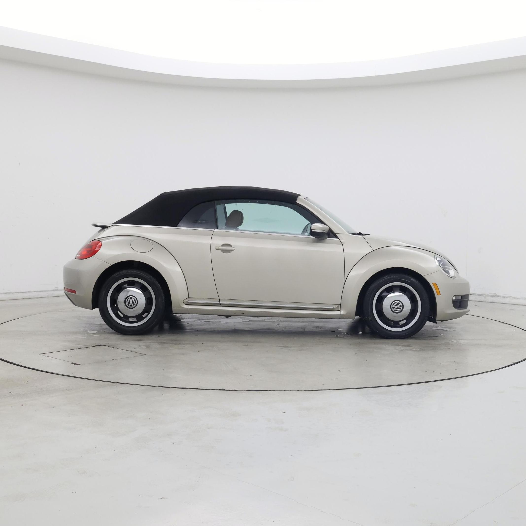 Thumbnail: 2015 Volkswagen Beetle - 7