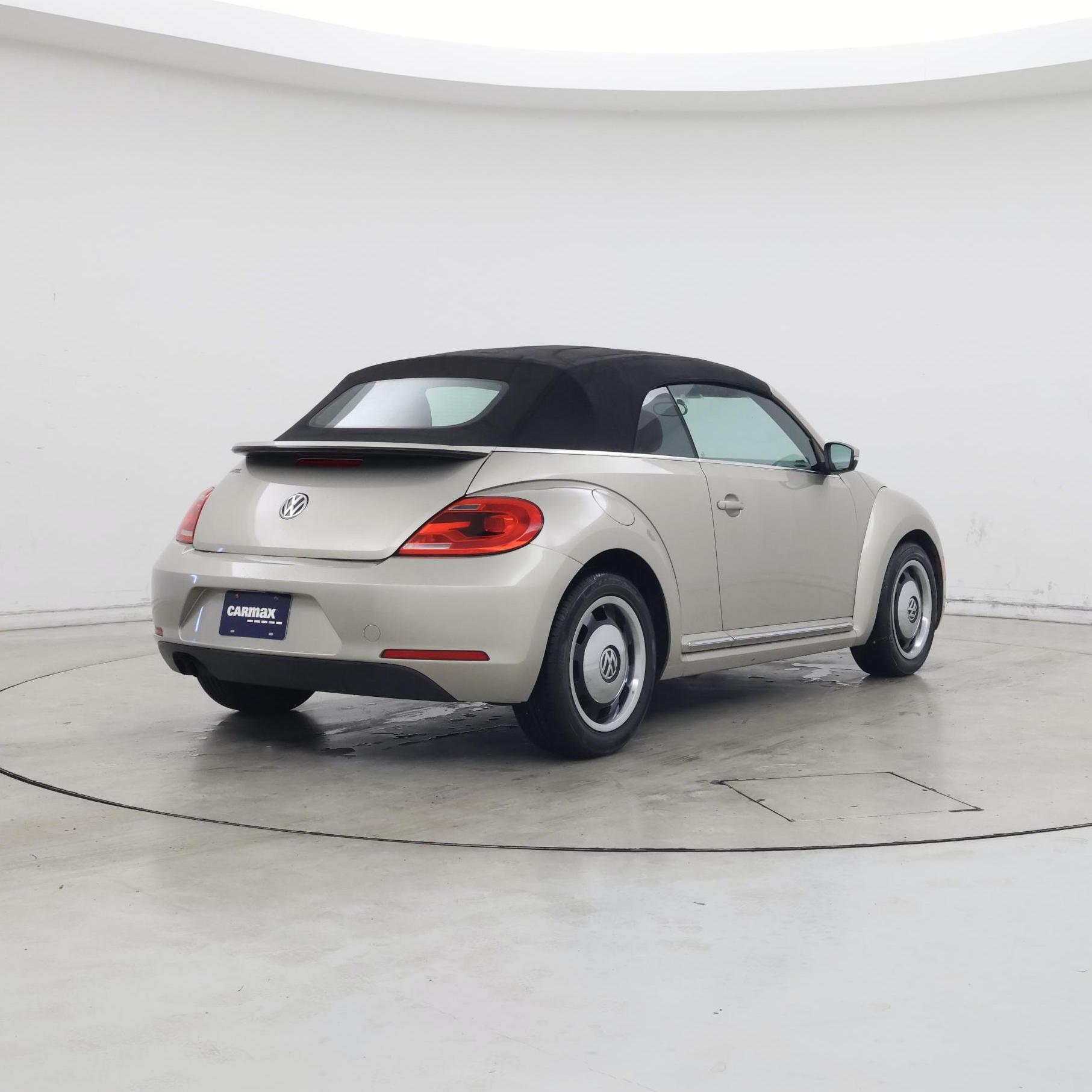 Thumbnail: 2015 Volkswagen Beetle - 8