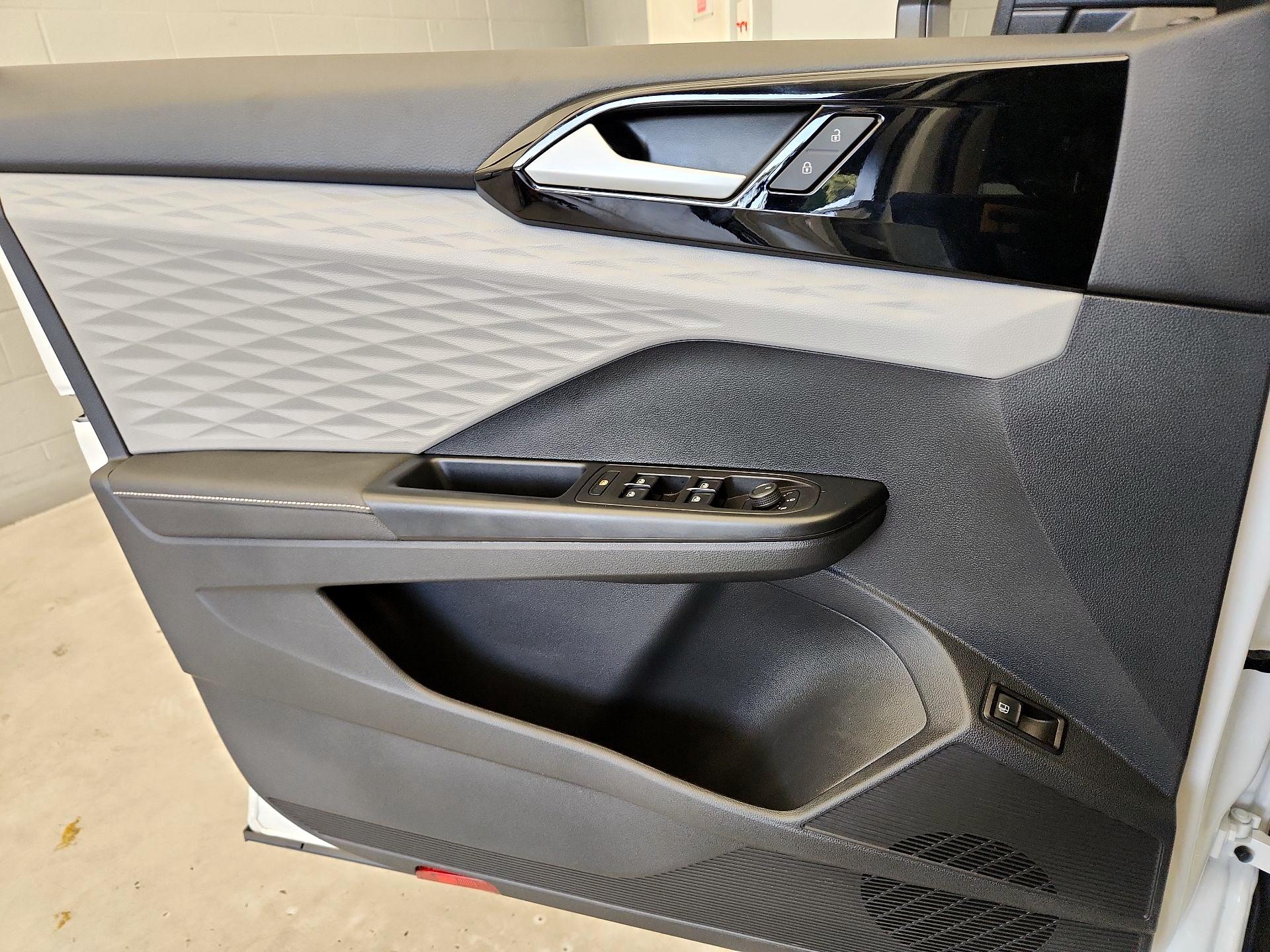 Thumbnail: 2024 Volkswagen Taos - 12