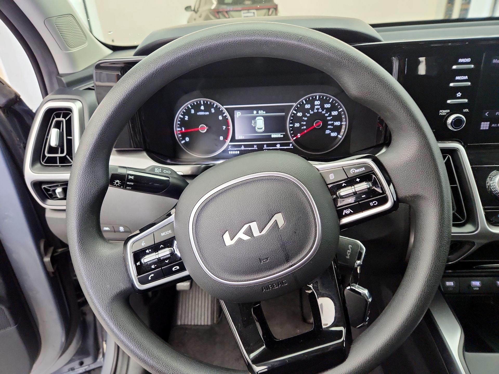 Thumbnail: 2023 Kia Sorento - 10