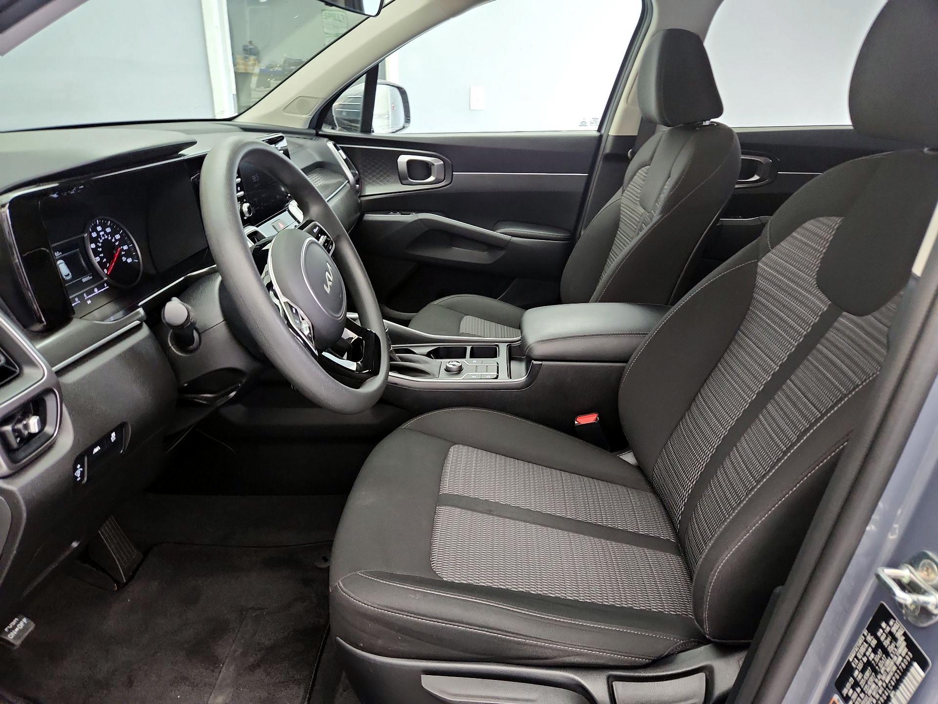 Thumbnail: 2023 Kia Sorento - 11