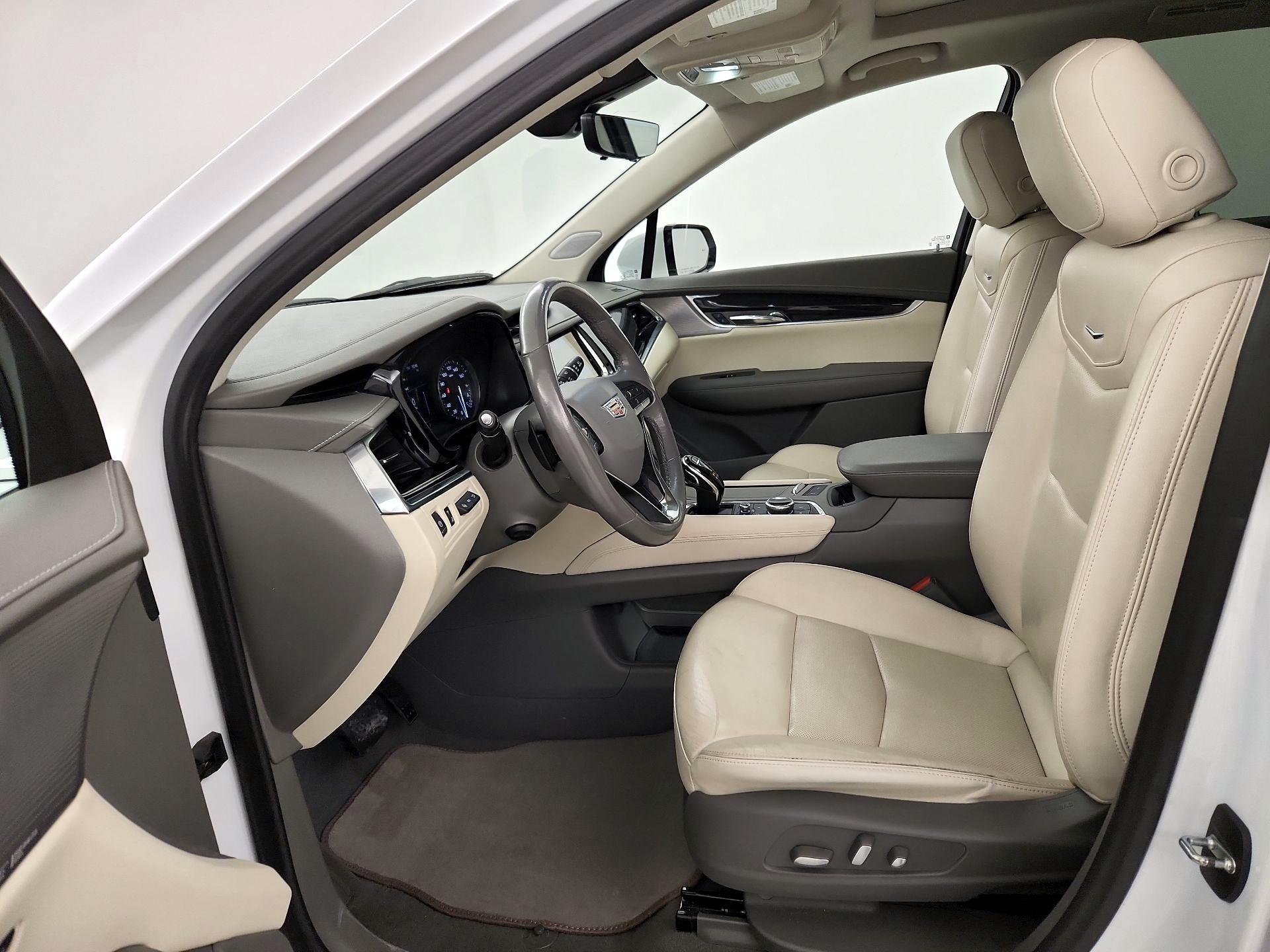 Thumbnail: 2023 Cadillac XT6 - 11