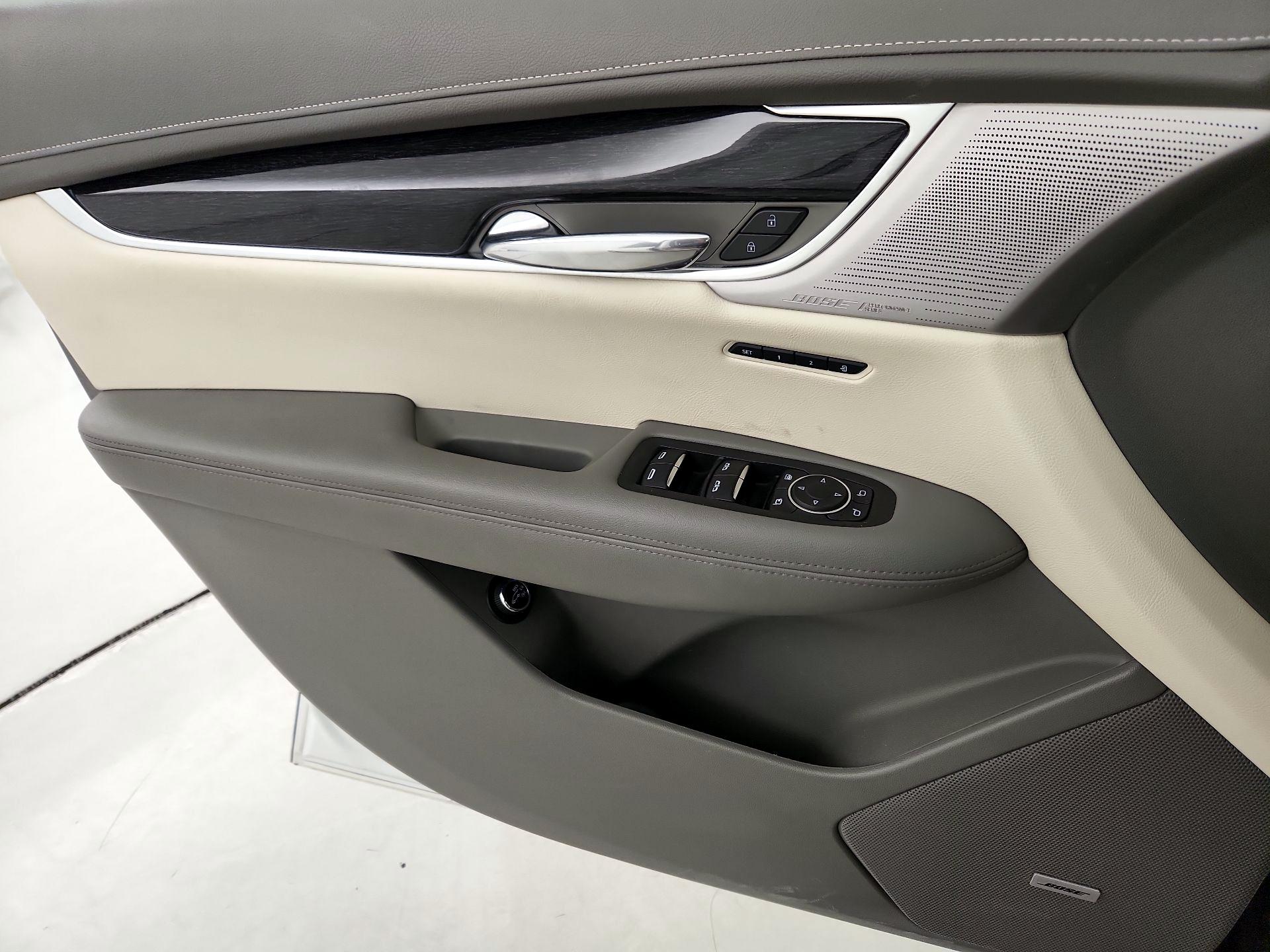 Thumbnail: 2023 Cadillac XT6 - 12