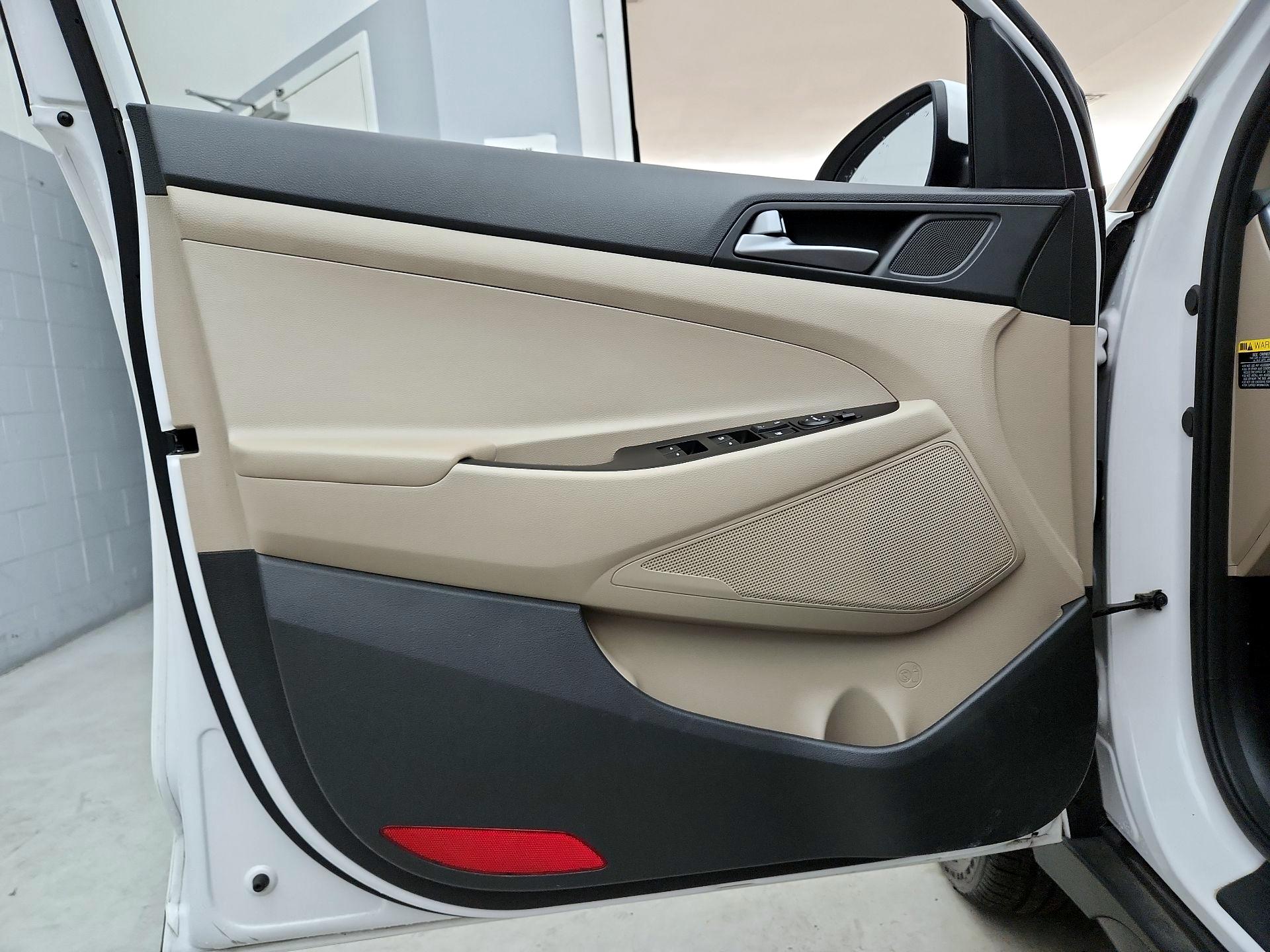 Thumbnail: 2016 Hyundai Tucson - 12