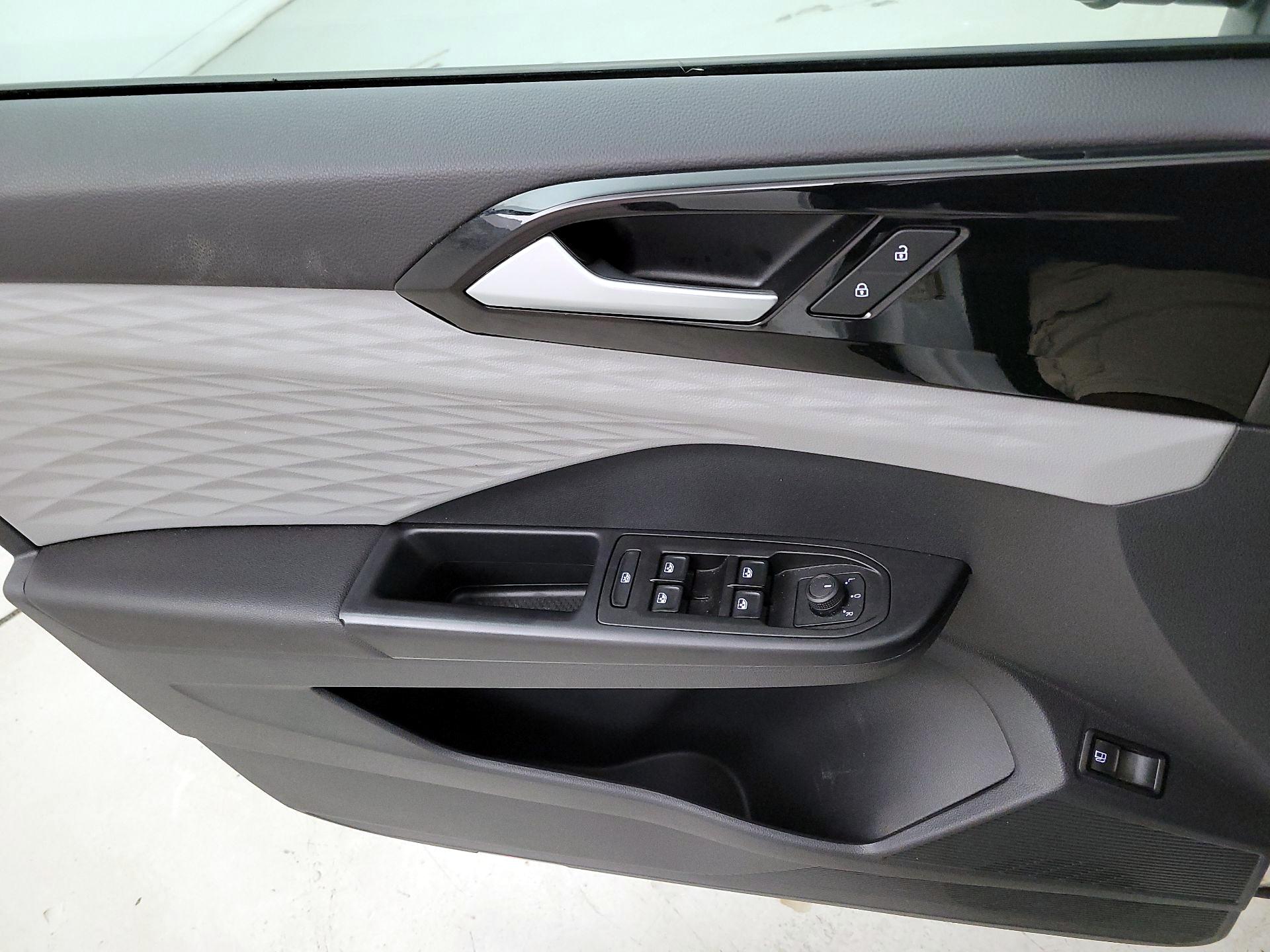 Thumbnail: 2023 Volkswagen Taos - 12