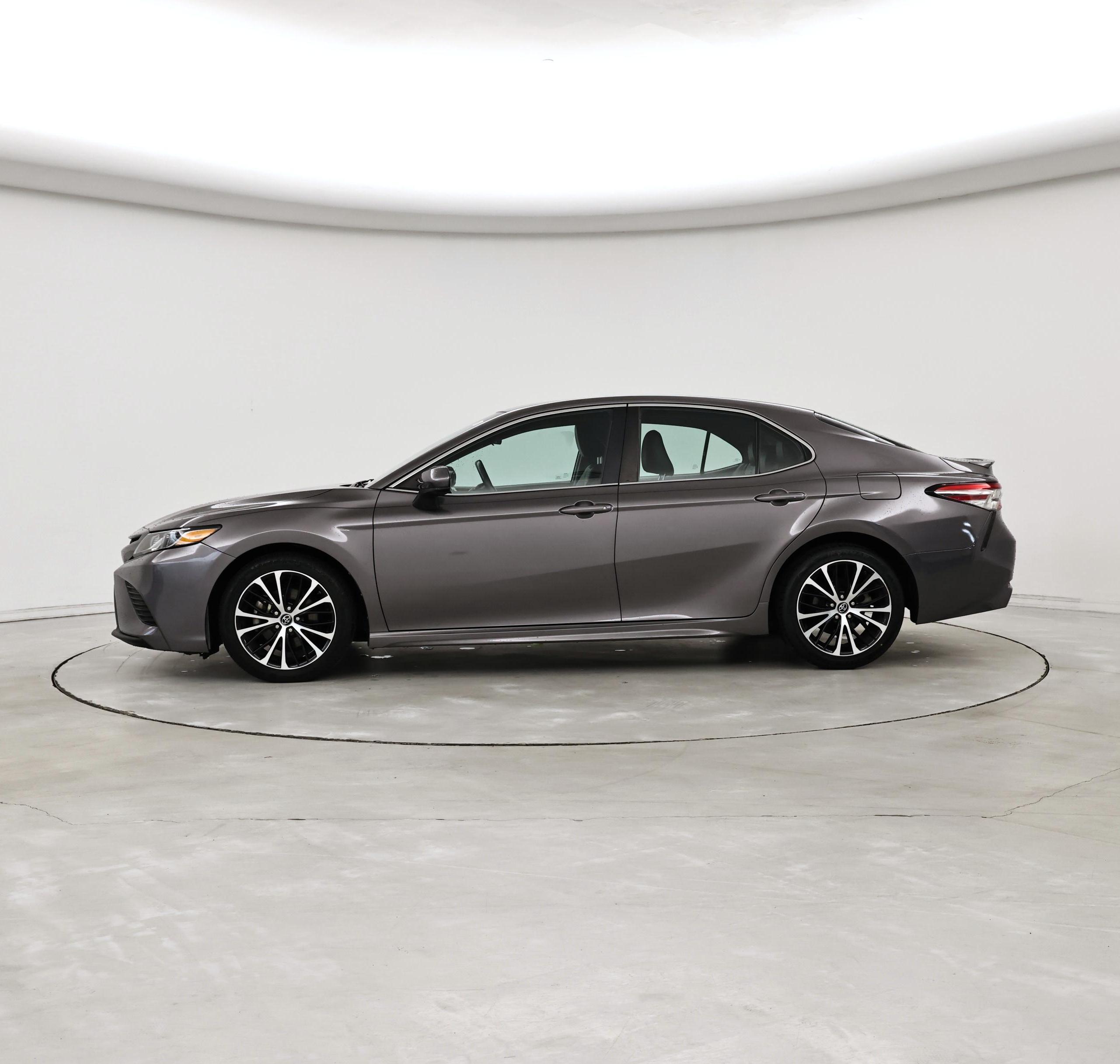 Thumbnail: 2018 Toyota Camry - 3