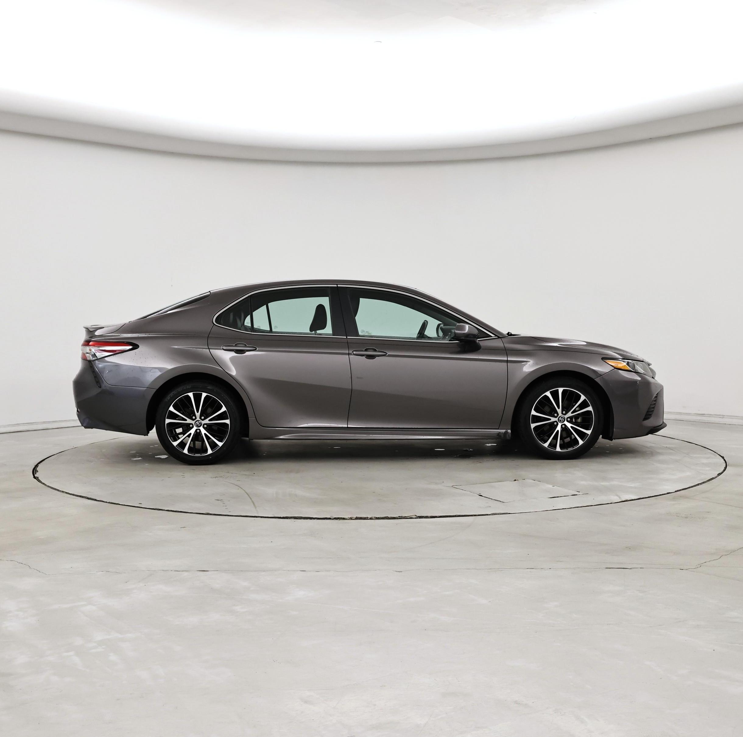 Thumbnail: 2018 Toyota Camry - 7