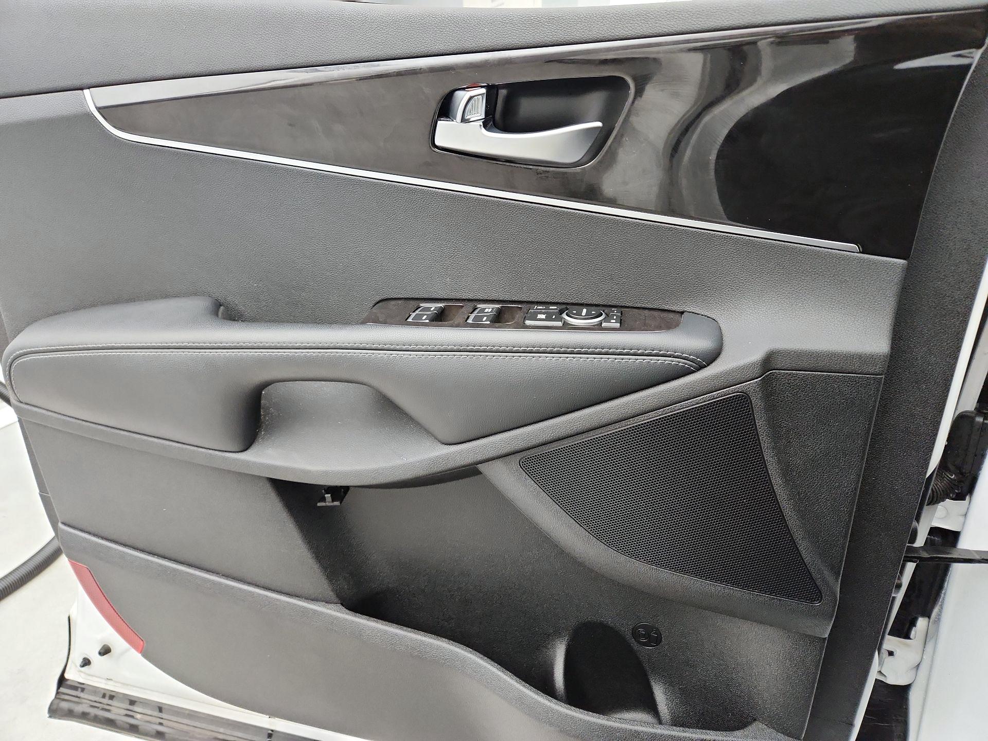 Thumbnail: 2017 Kia Sorento - 12