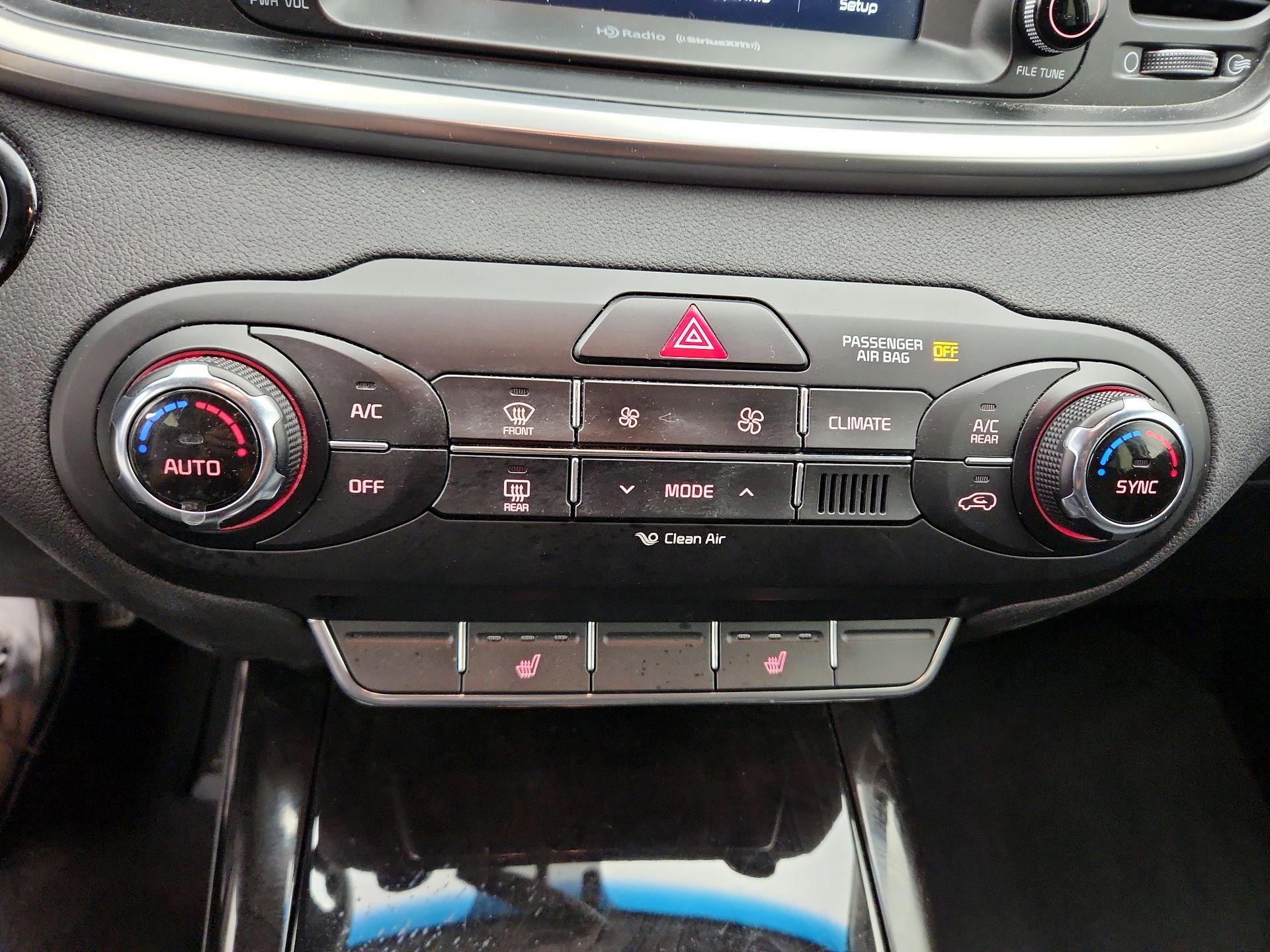 Thumbnail: 2017 Kia Sorento - 16