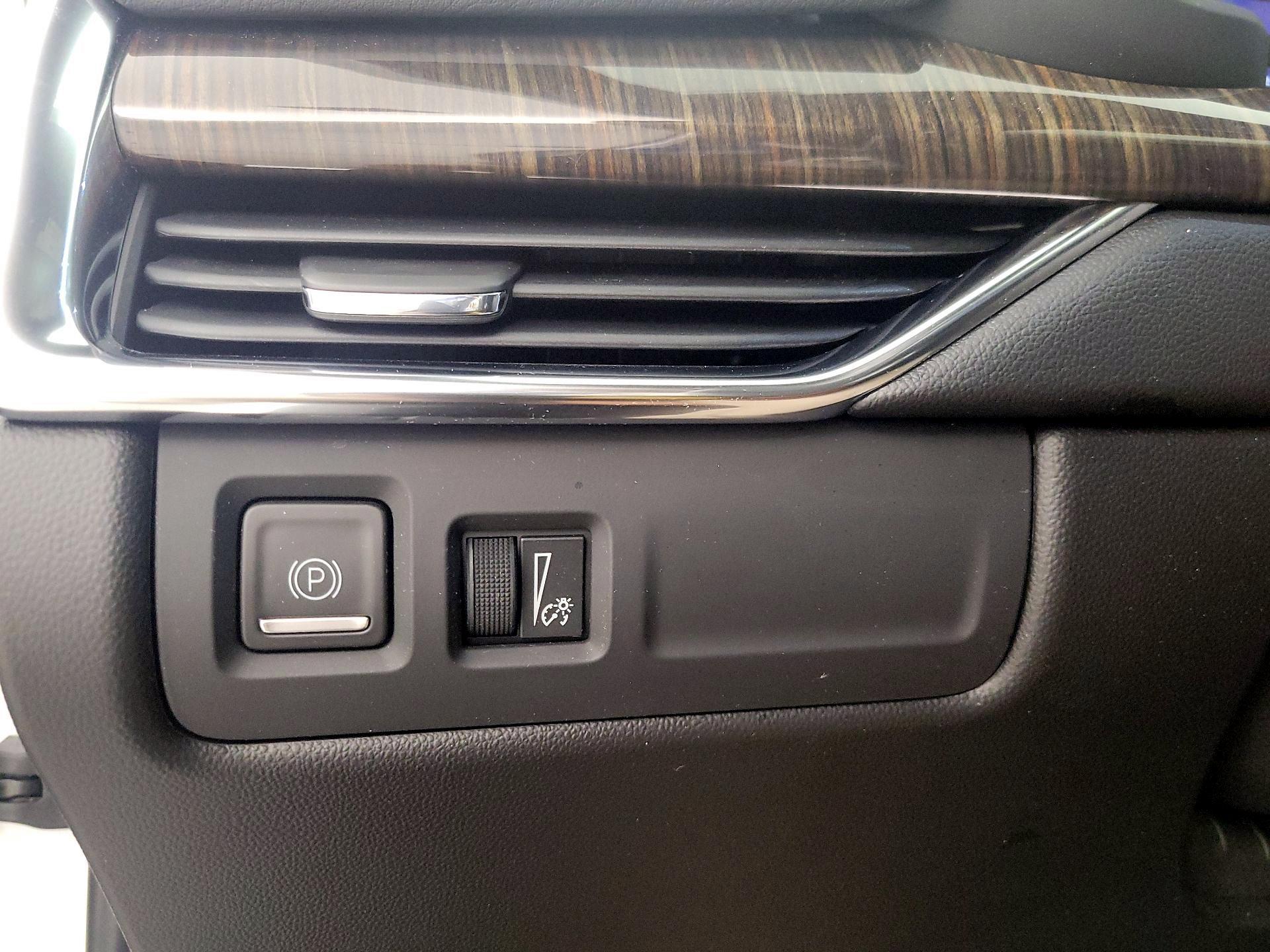 Thumbnail: 2023 Cadillac XT4 - 13