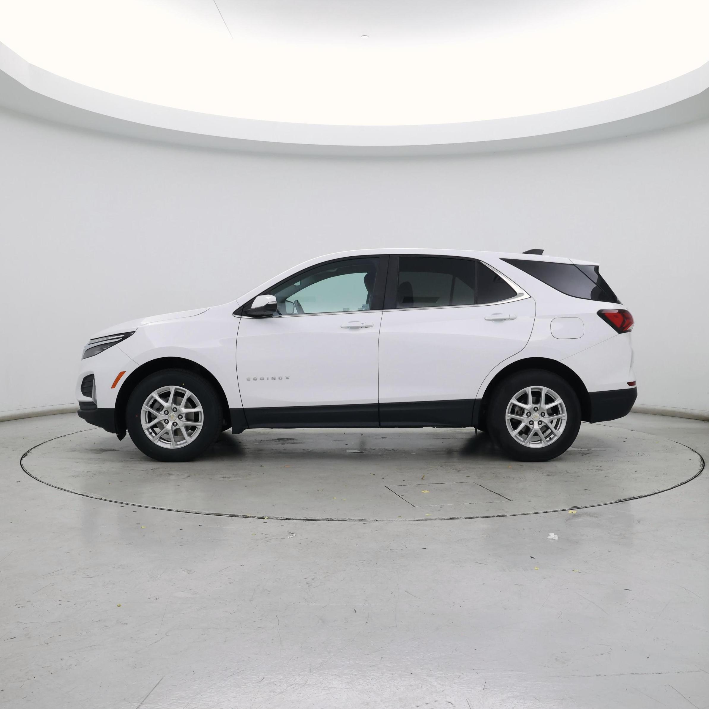 Thumbnail: 2022 Chevrolet Equinox - 3