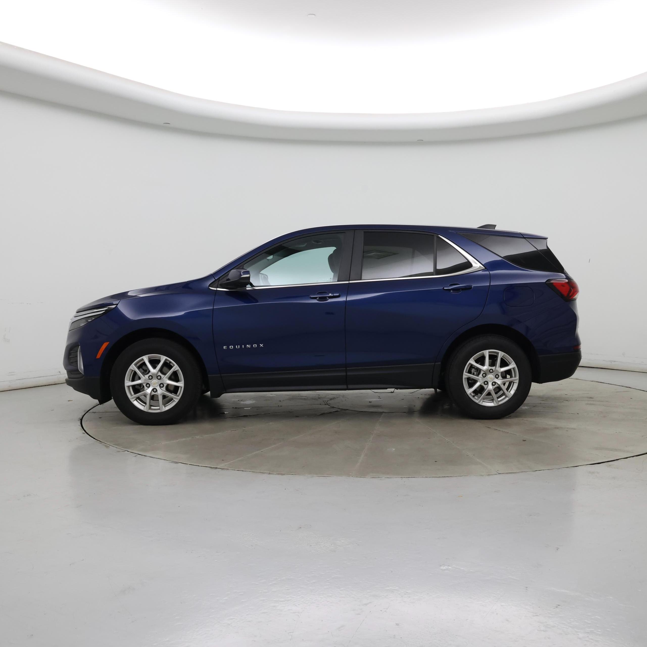 Thumbnail: 2022 Chevrolet Equinox - 3