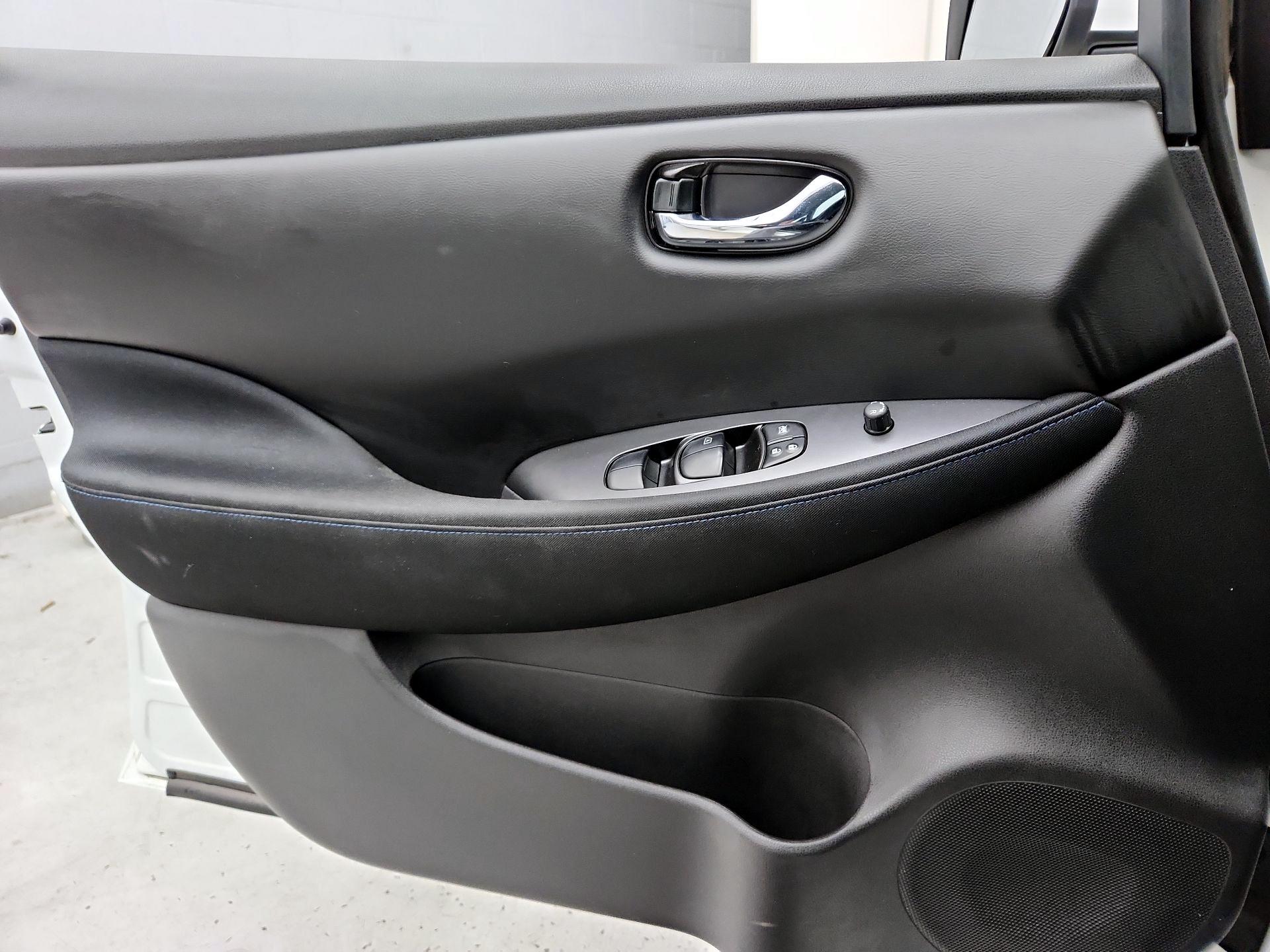 Thumbnail: 2021 Nissan Leaf - 12