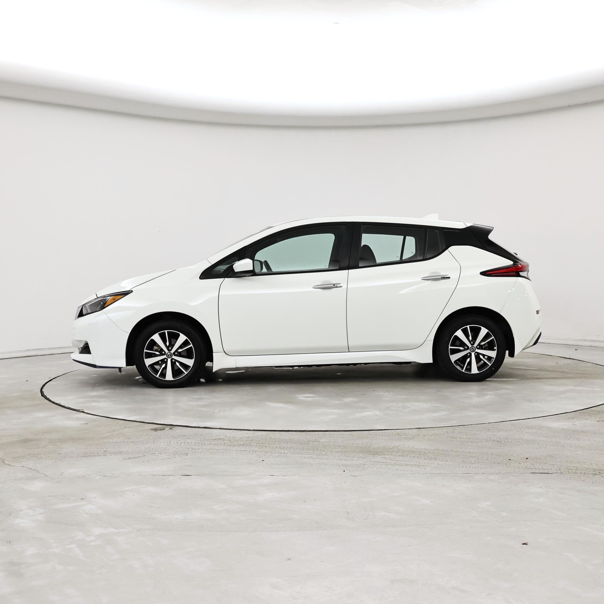 Thumbnail: 2021 Nissan Leaf - 3