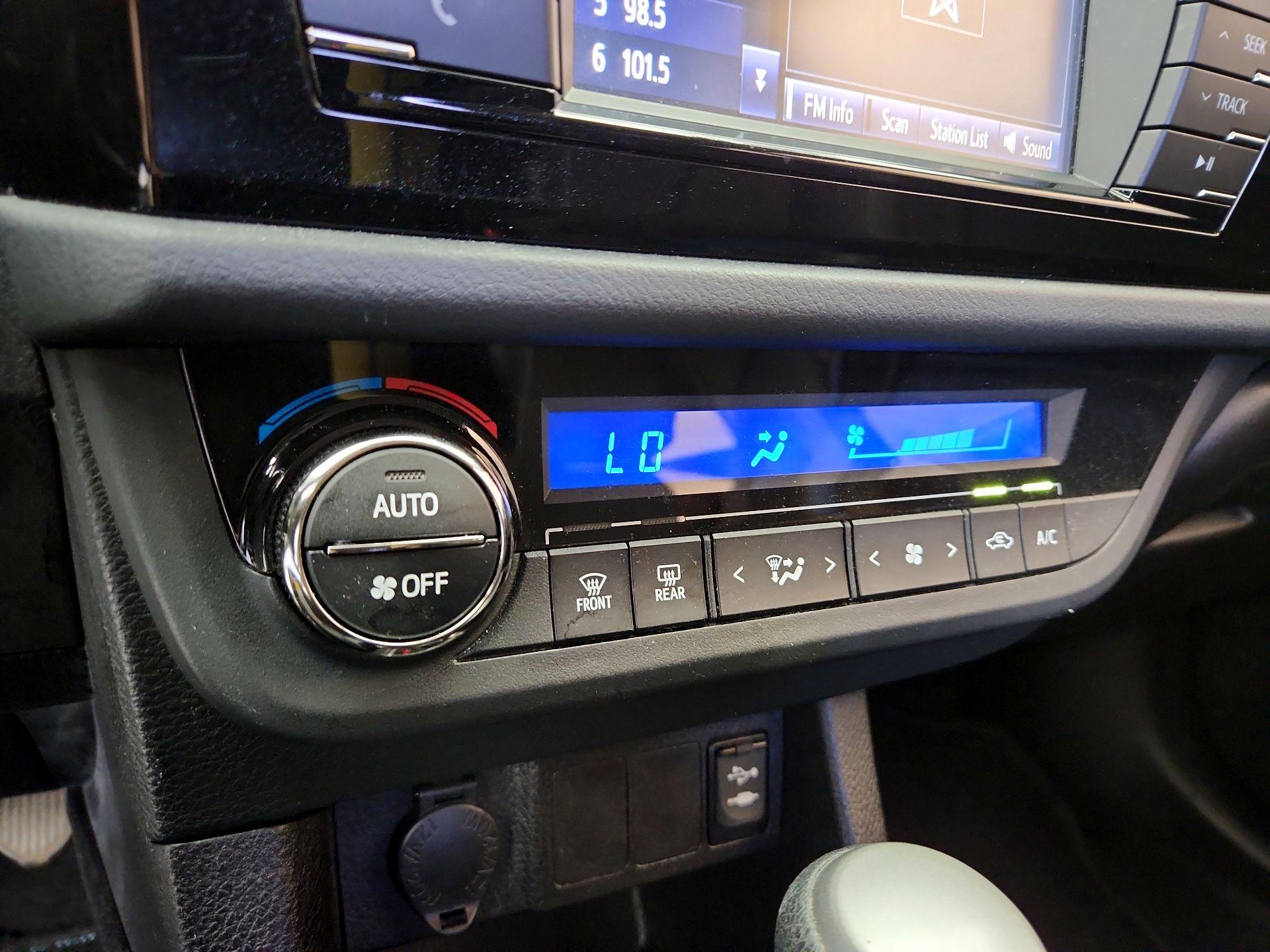 Thumbnail: 2016 Toyota Corolla - 16