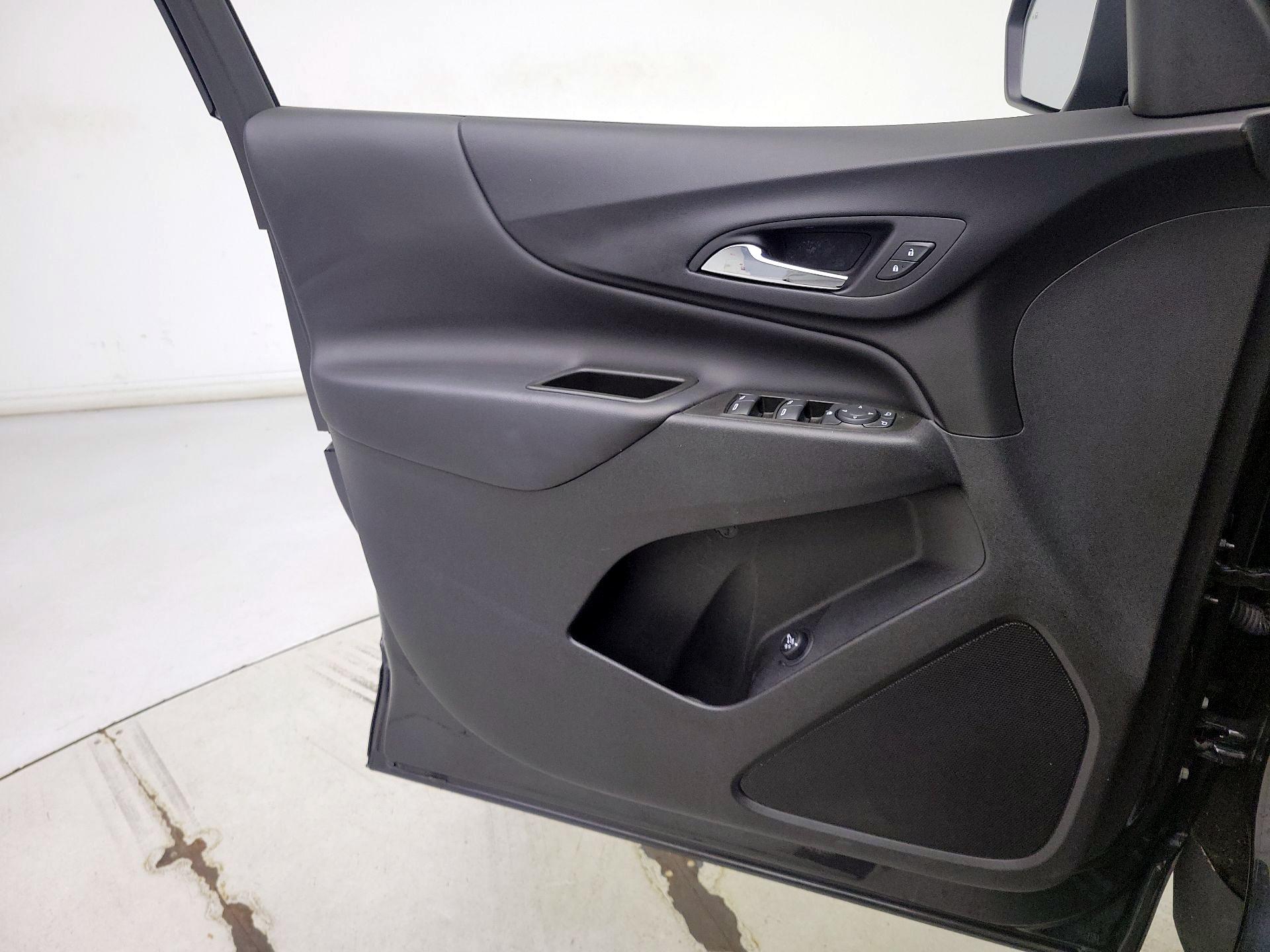 Thumbnail: 2022 Chevrolet Equinox - 12