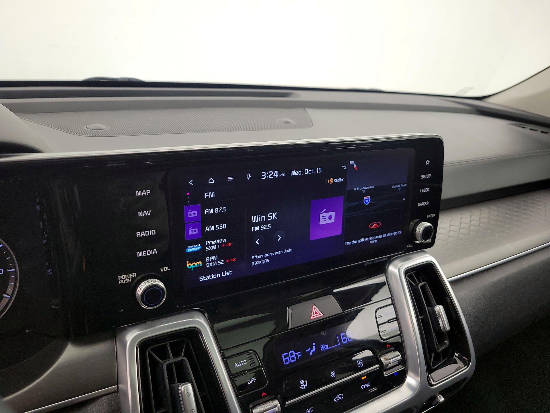 Thumbnail: 2022 Kia Sorento - 16