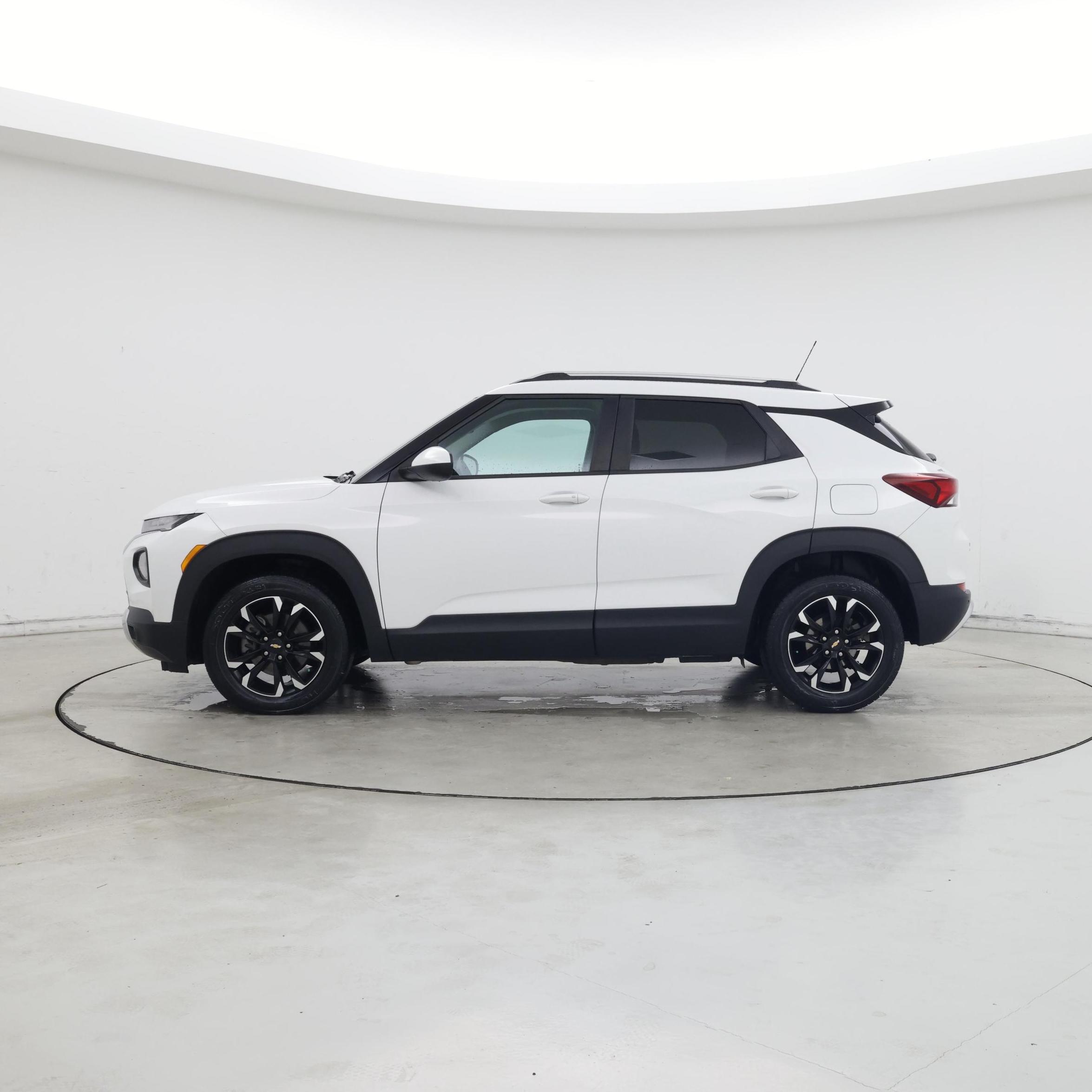 Thumbnail: 2021 Chevrolet TrailBlazer - 3