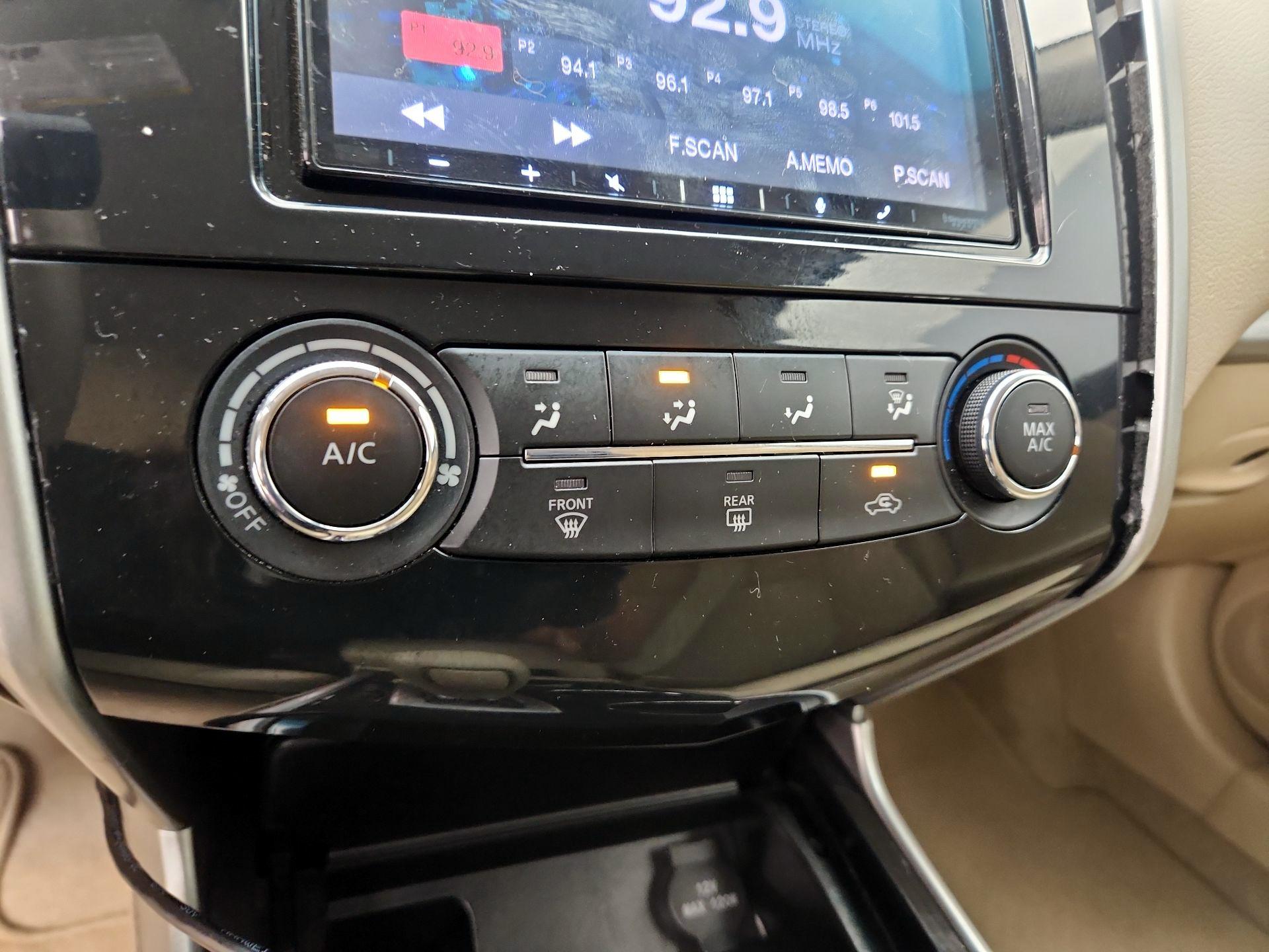 Thumbnail: 2014 Nissan Altima - 15