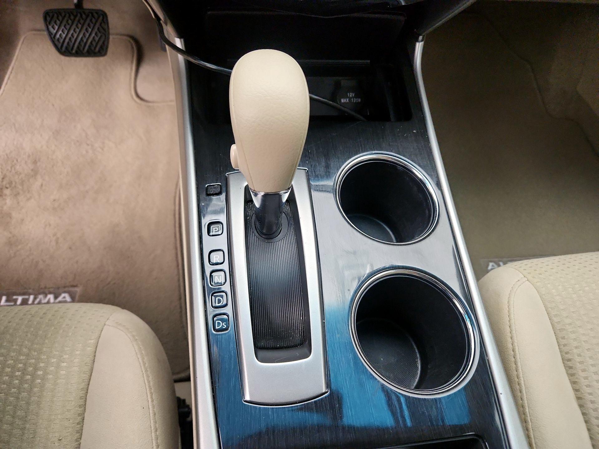 Thumbnail: 2014 Nissan Altima - 16