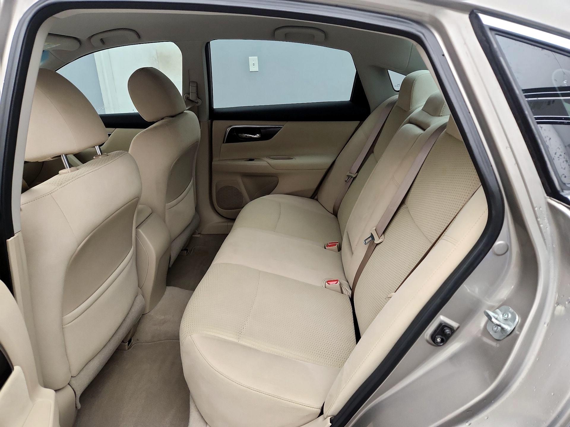 Thumbnail: 2014 Nissan Altima - 17