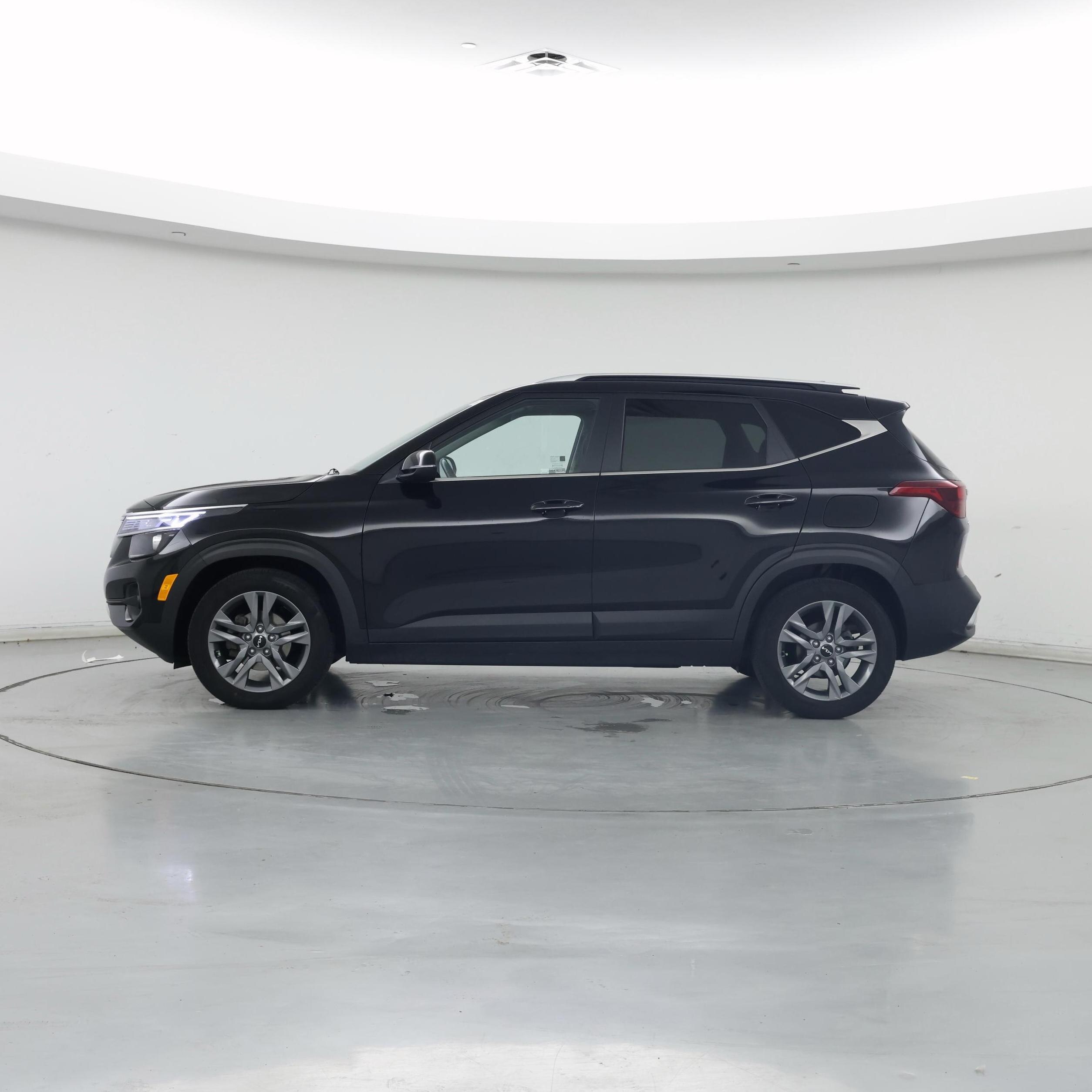 Thumbnail: 2023 Kia Seltos - 3