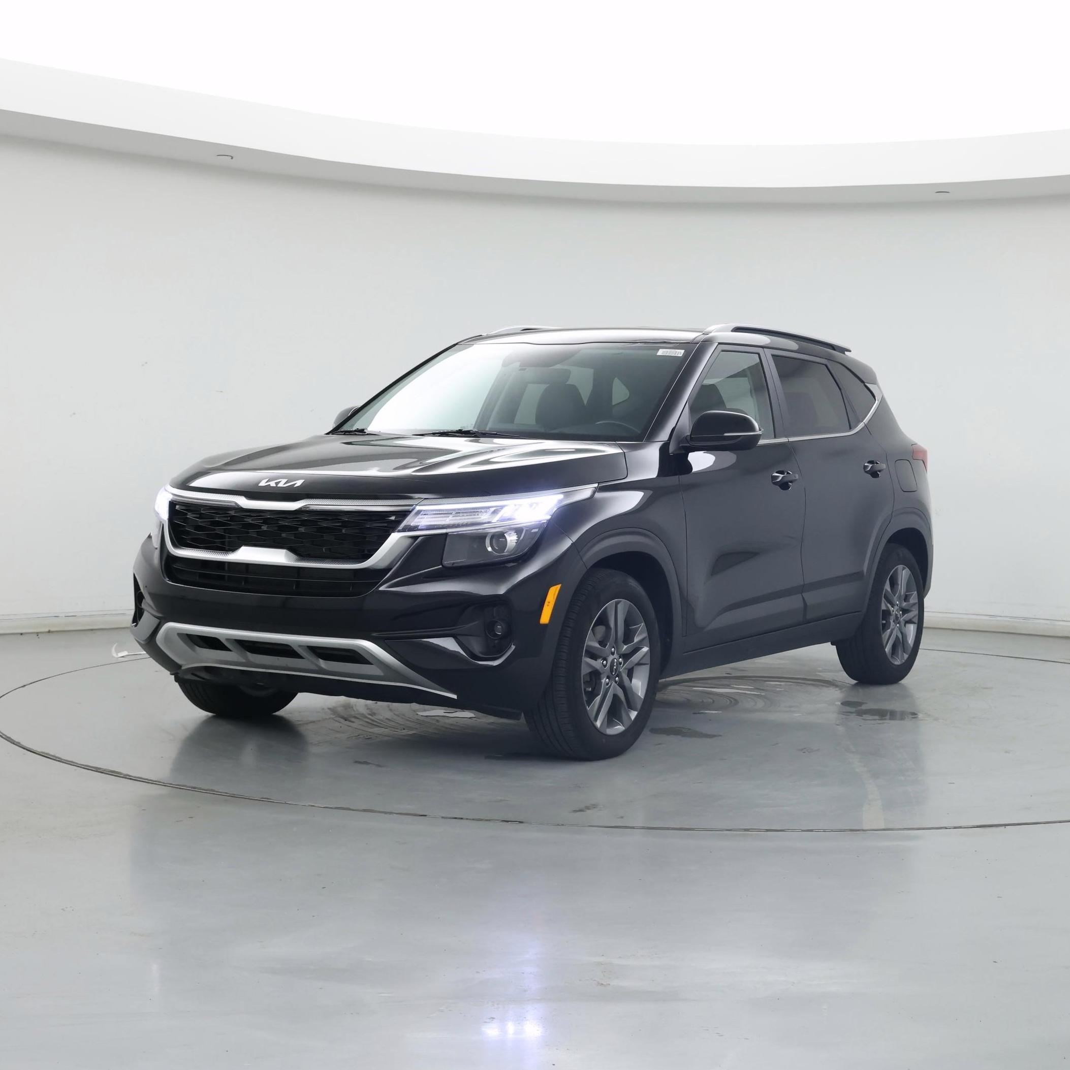 Thumbnail: 2023 Kia Seltos - 4