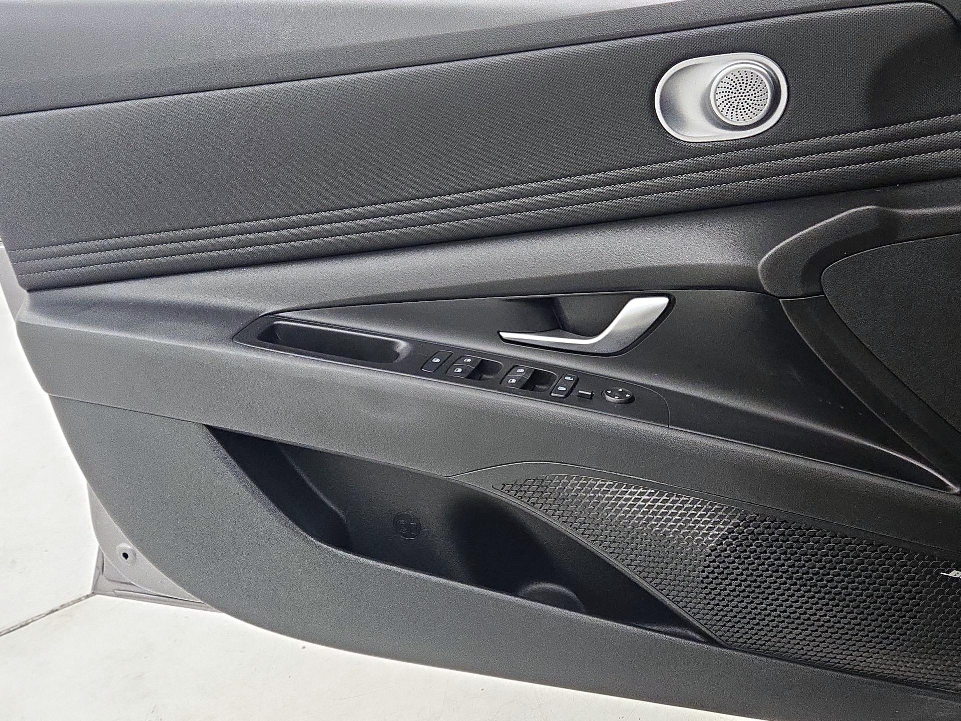 Thumbnail: 2022 Hyundai Elantra - 12