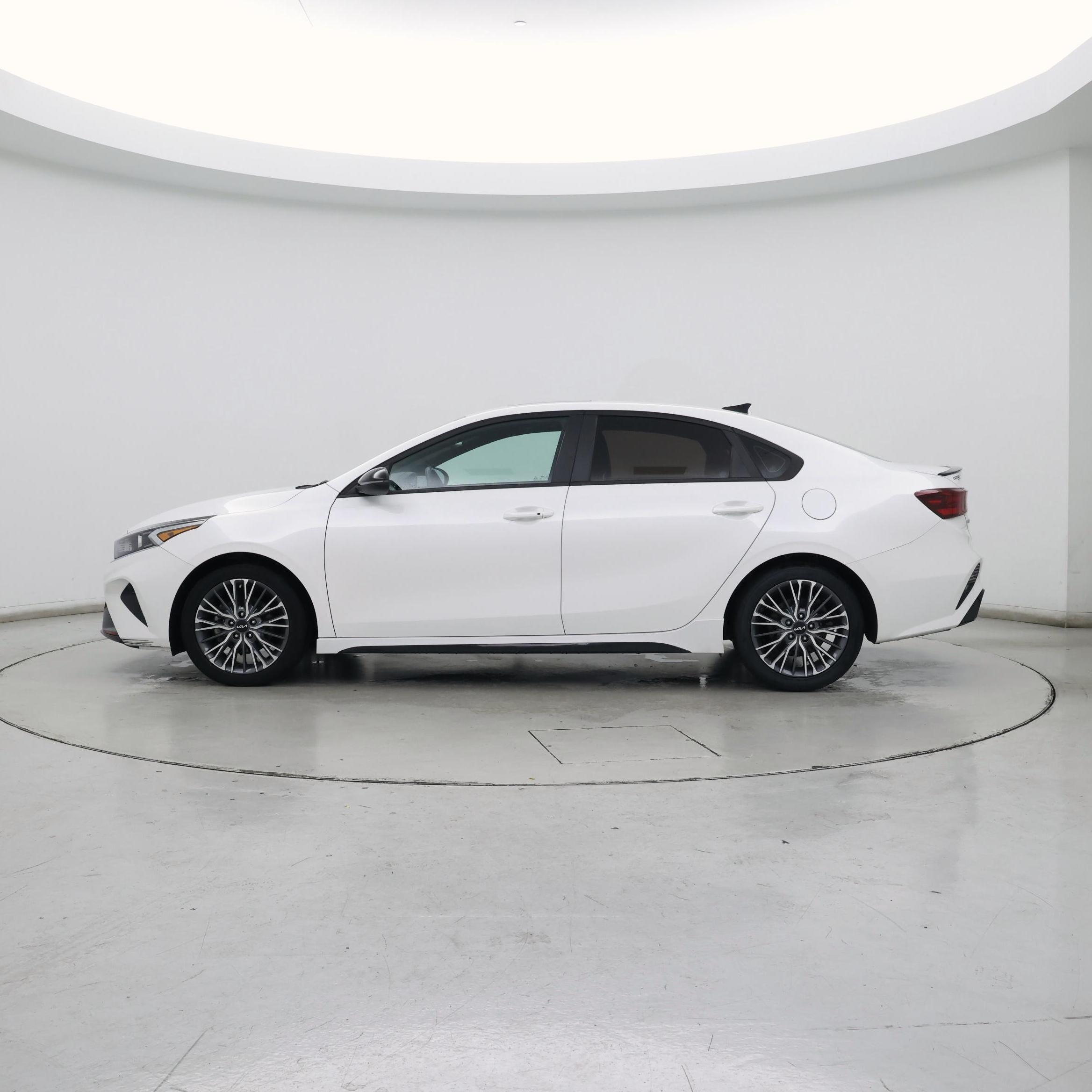 Thumbnail: 2023 Kia Forte - 3