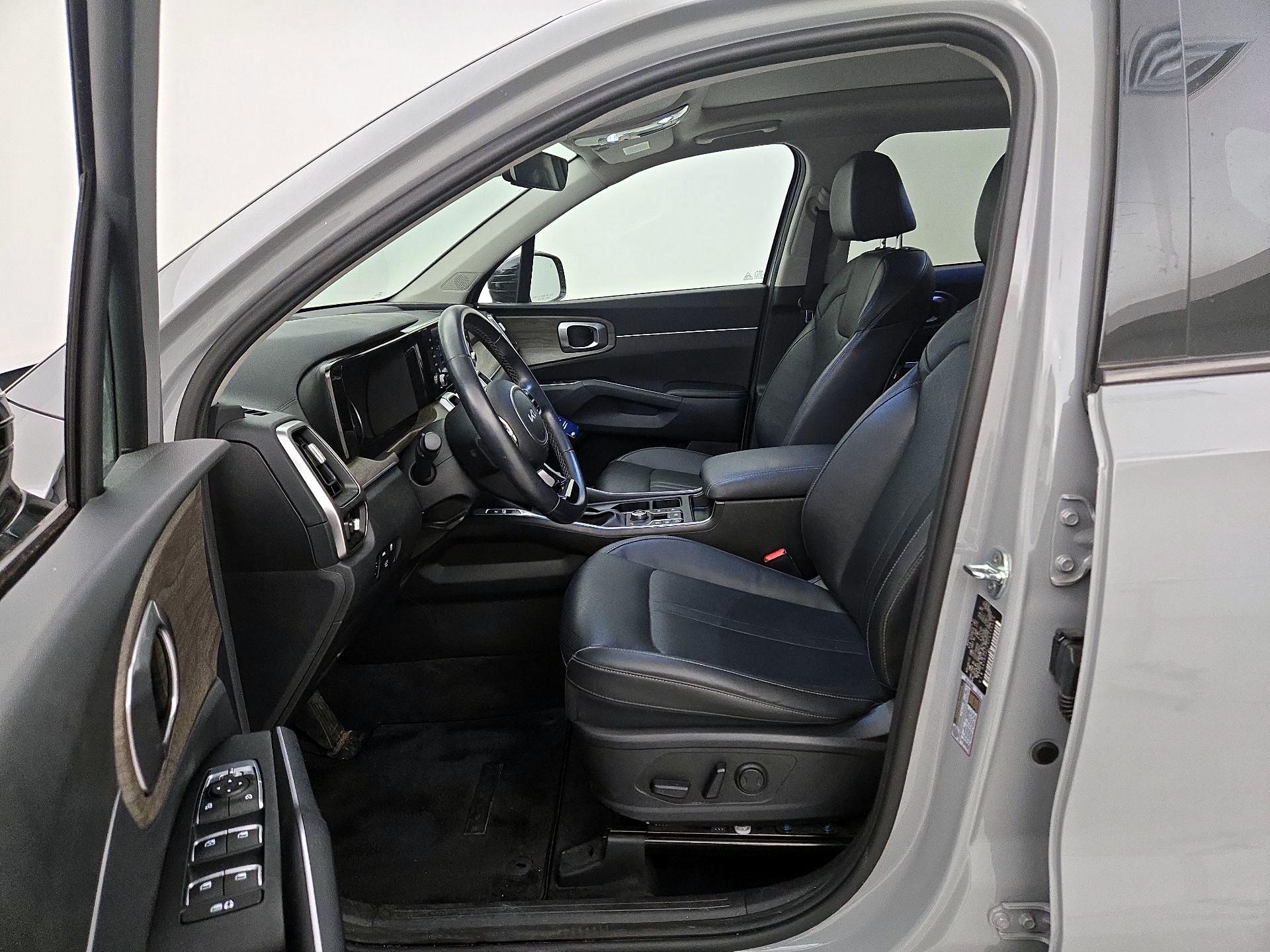 Thumbnail: 2023 Kia Sorento - 11