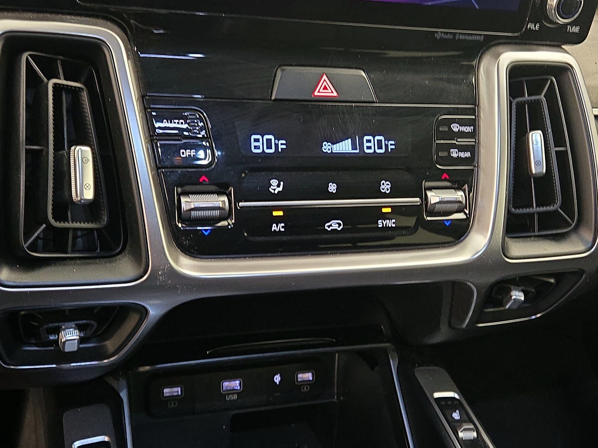 Thumbnail: 2023 Kia Sorento - 16
