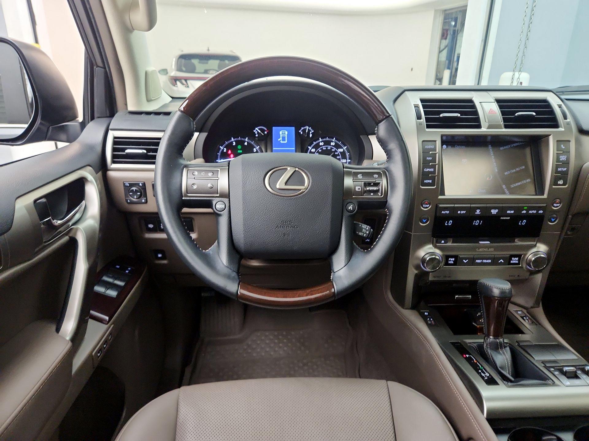 Thumbnail: 2019 Lexus GX - 10
