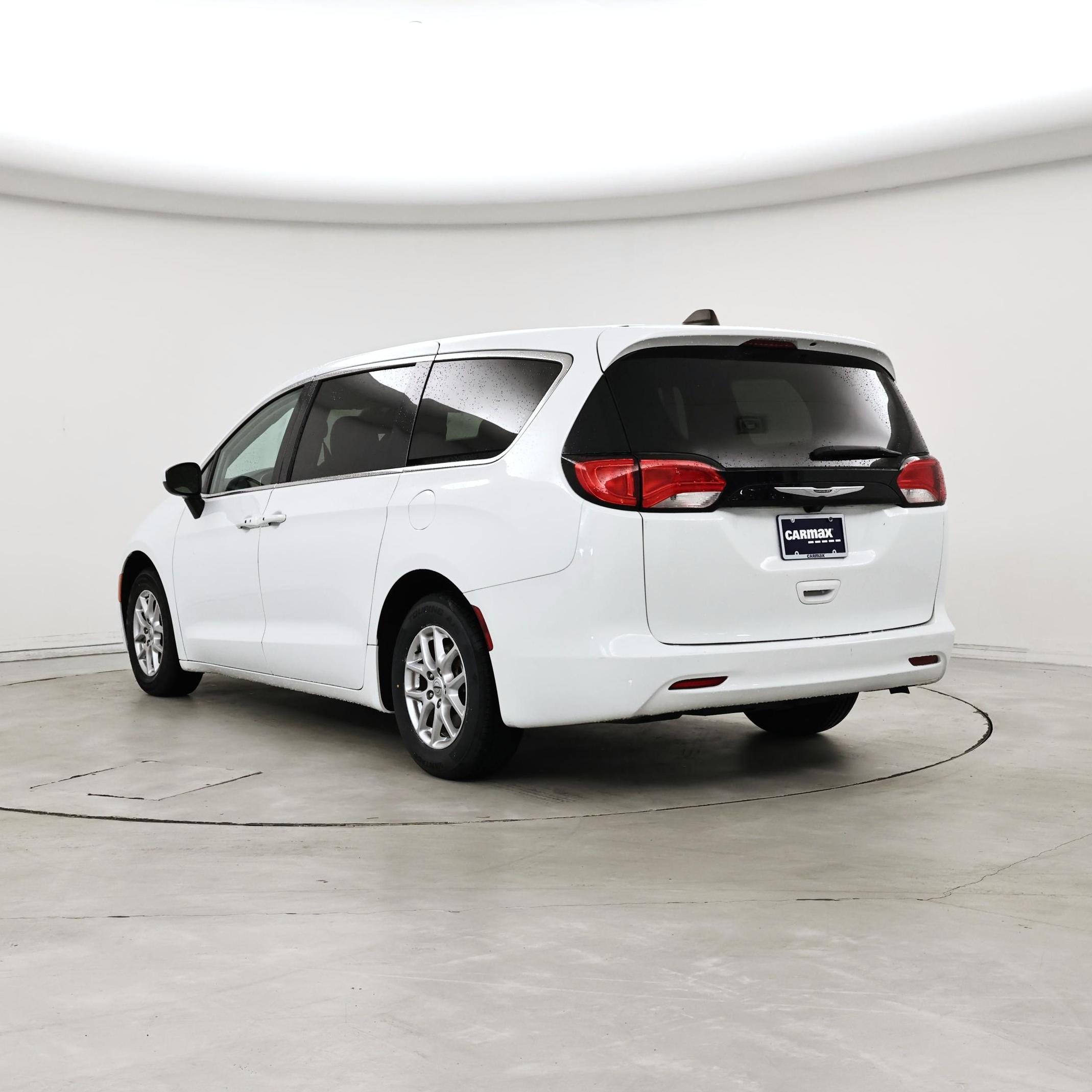 Thumbnail: 2023 Chrysler Voyager - 2