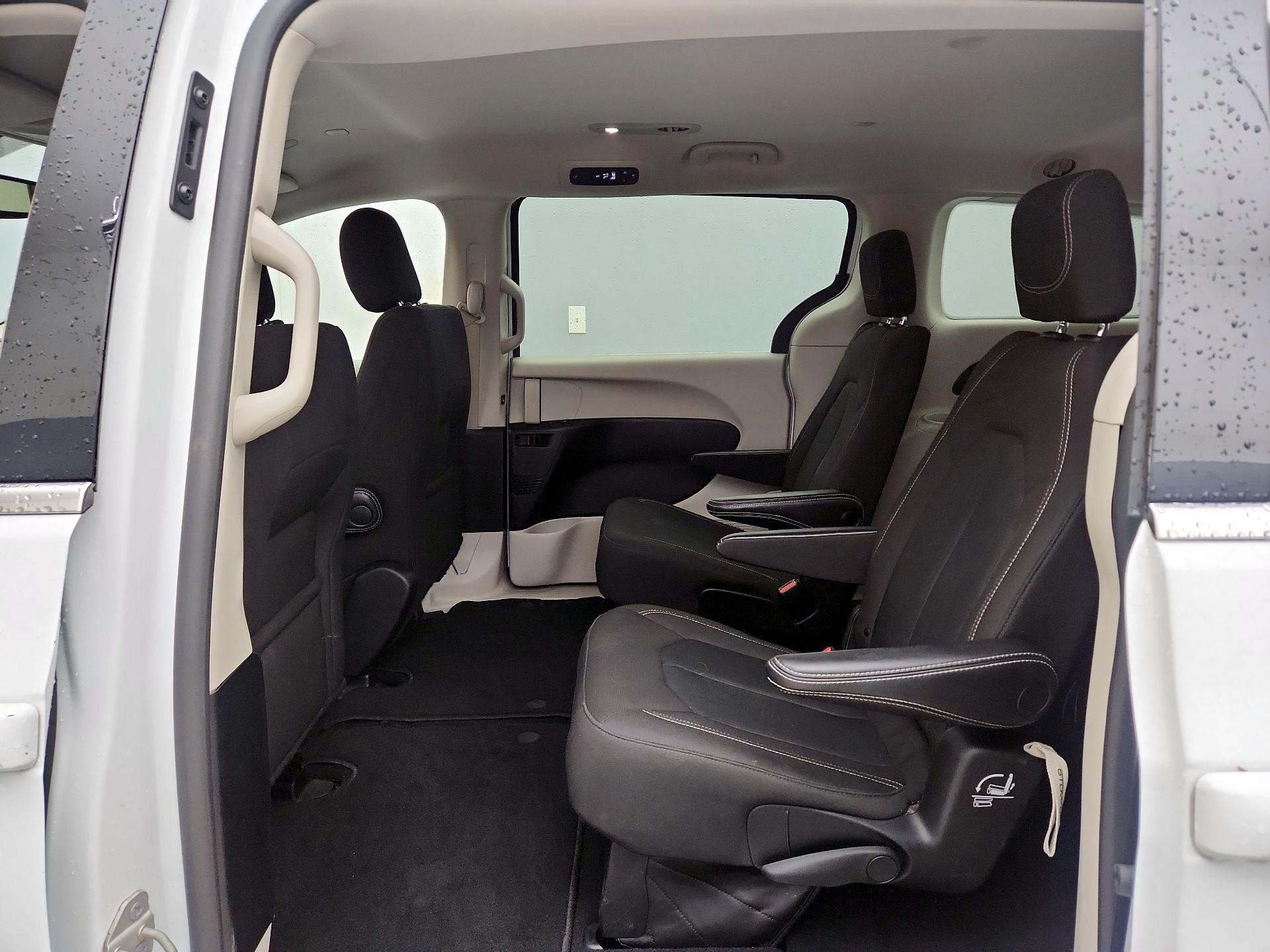 Thumbnail: 2023 Chrysler Voyager - 19