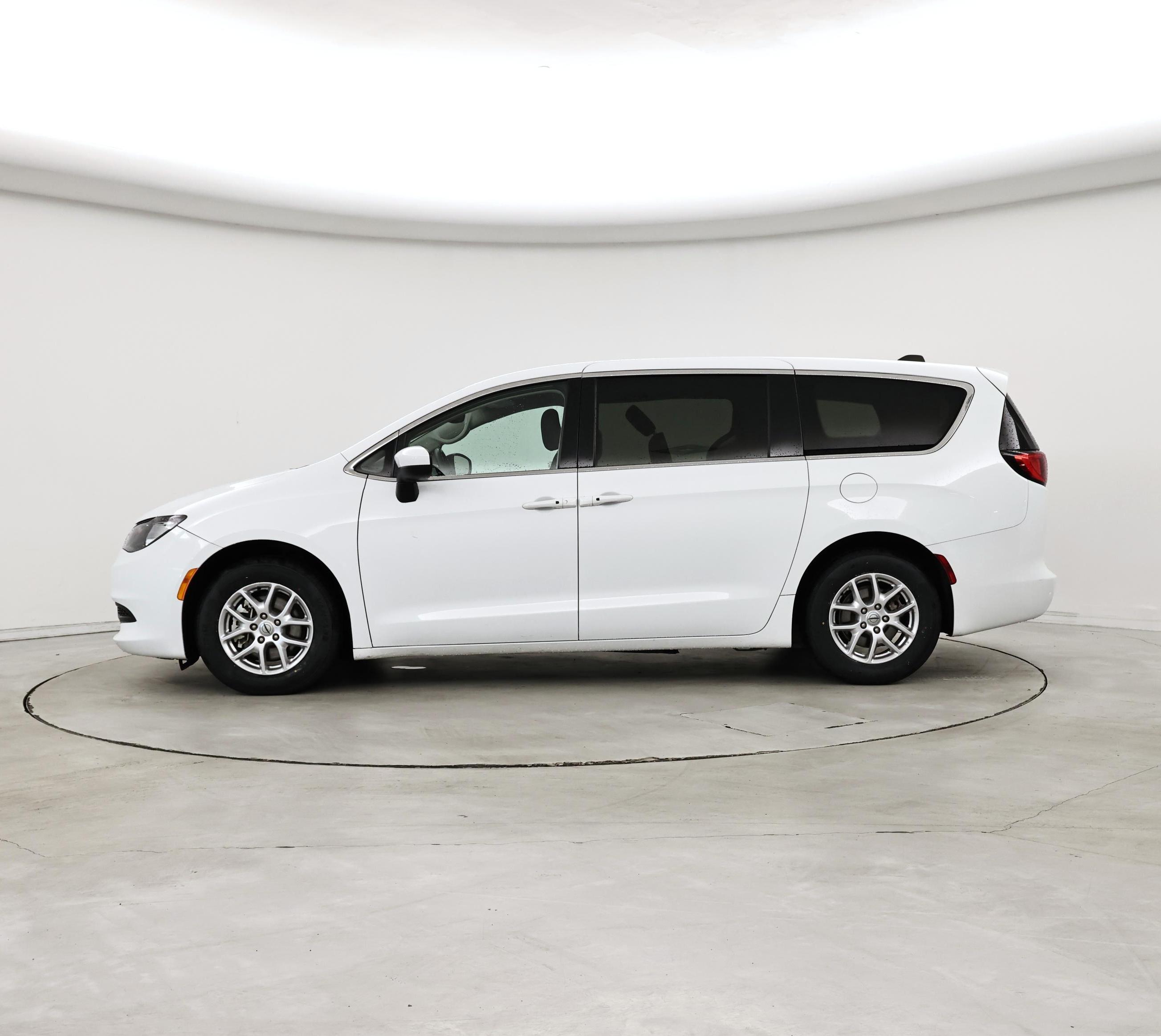 Thumbnail: 2023 Chrysler Voyager - 3