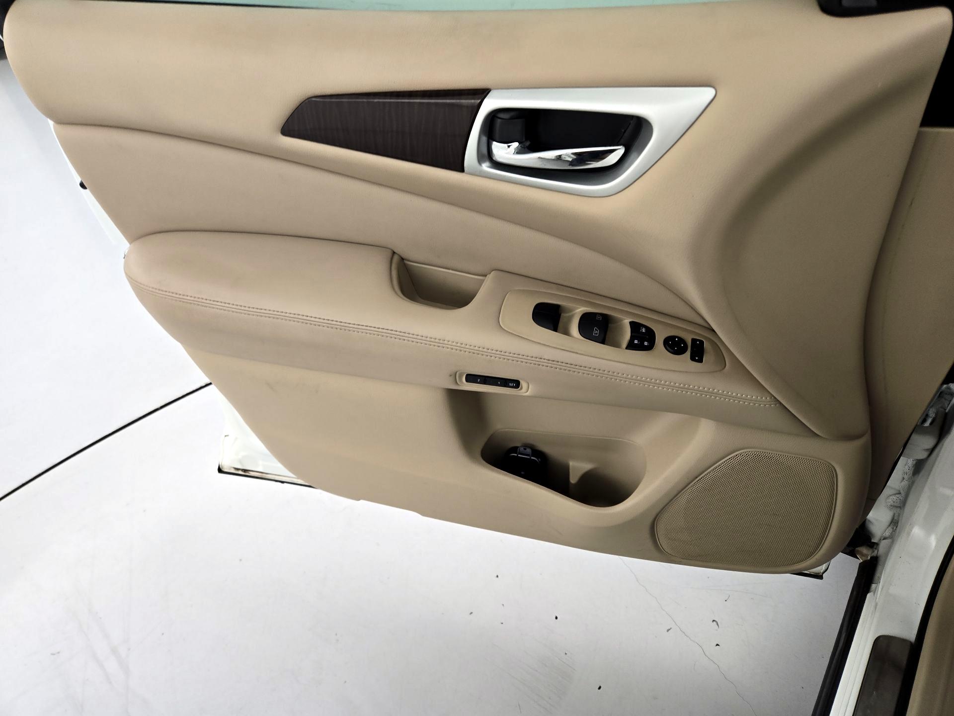 Thumbnail: 2015 Nissan Pathfinder - 12