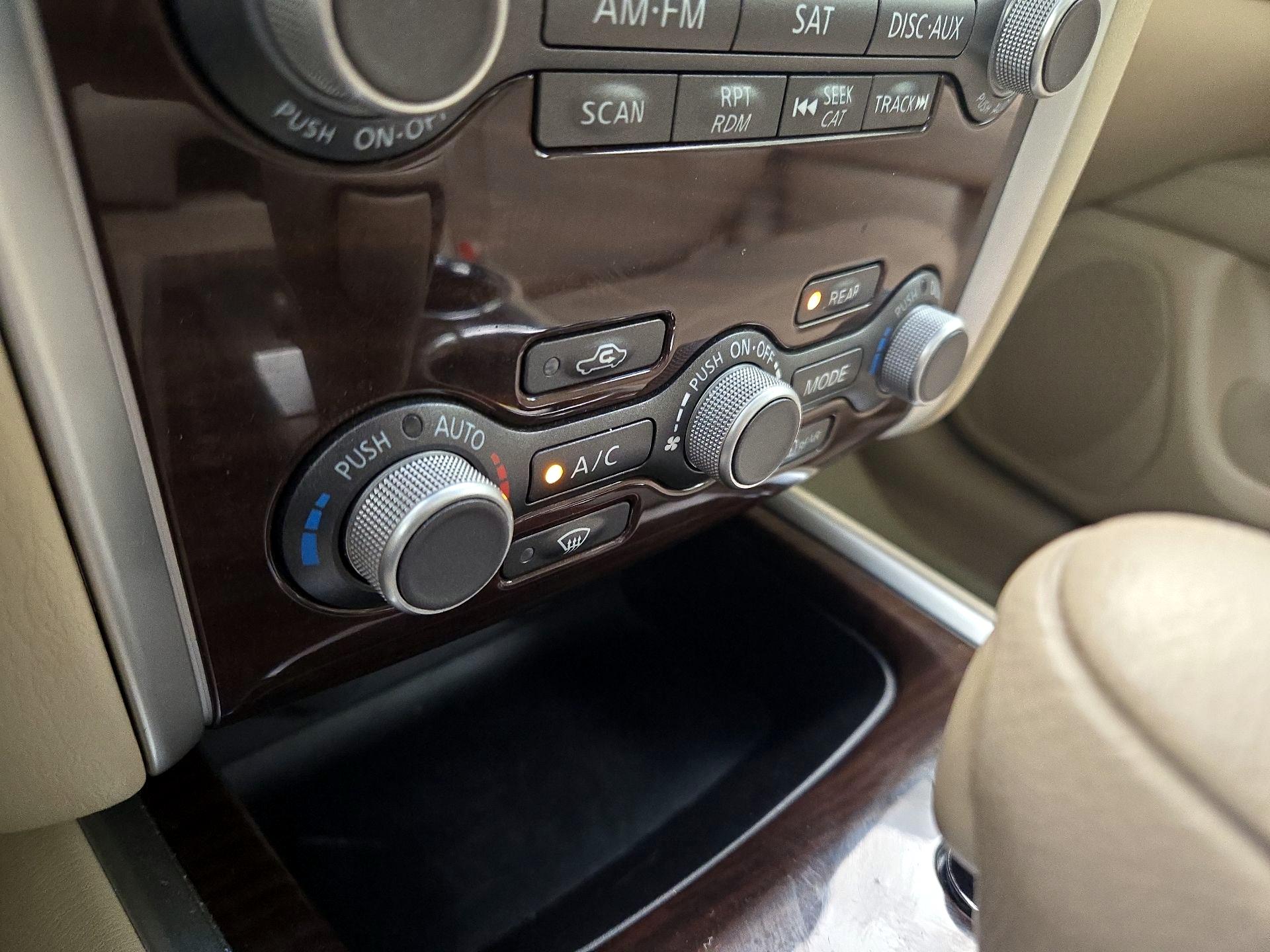 Thumbnail: 2015 Nissan Pathfinder - 17