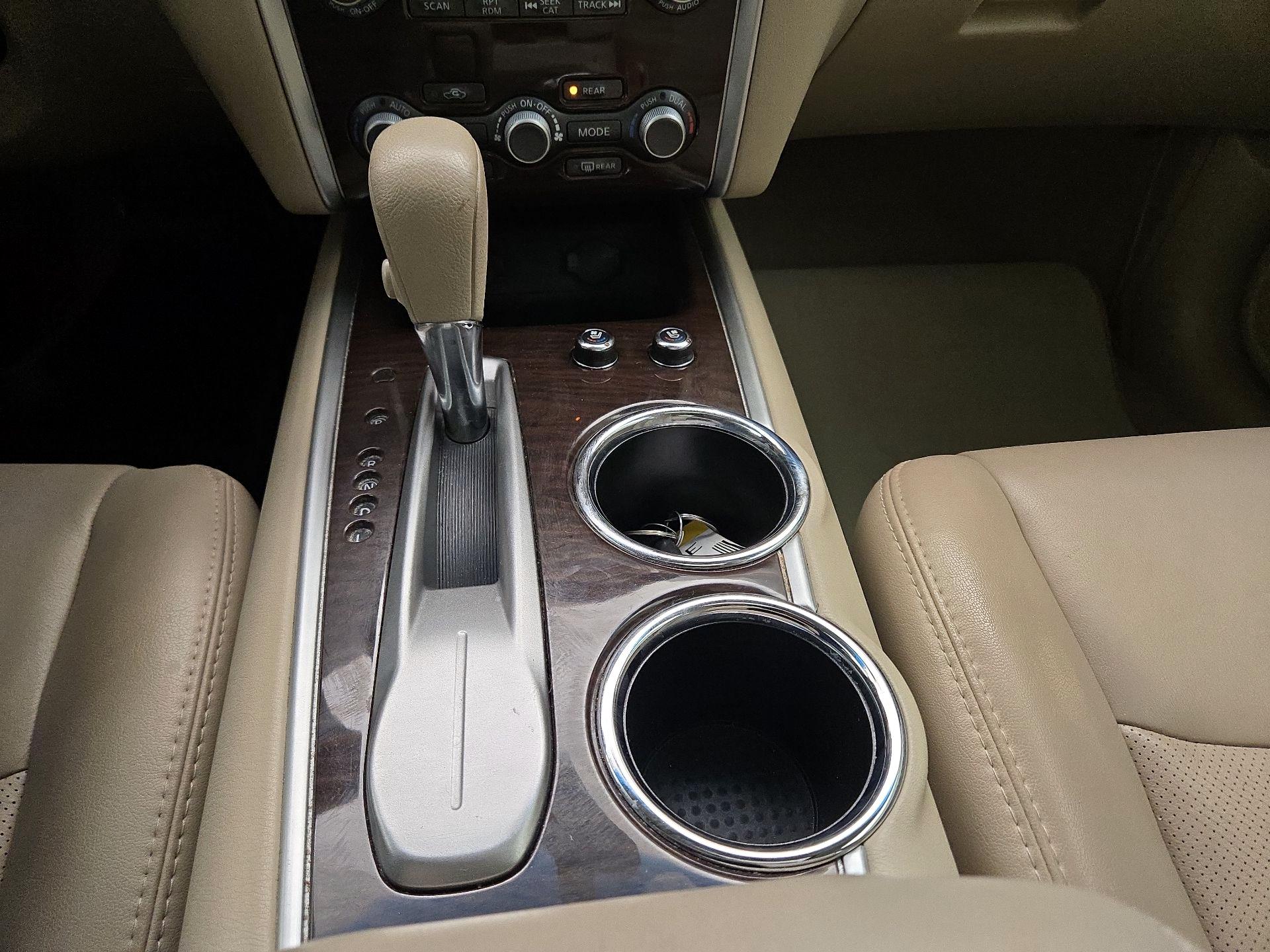 Thumbnail: 2015 Nissan Pathfinder - 18