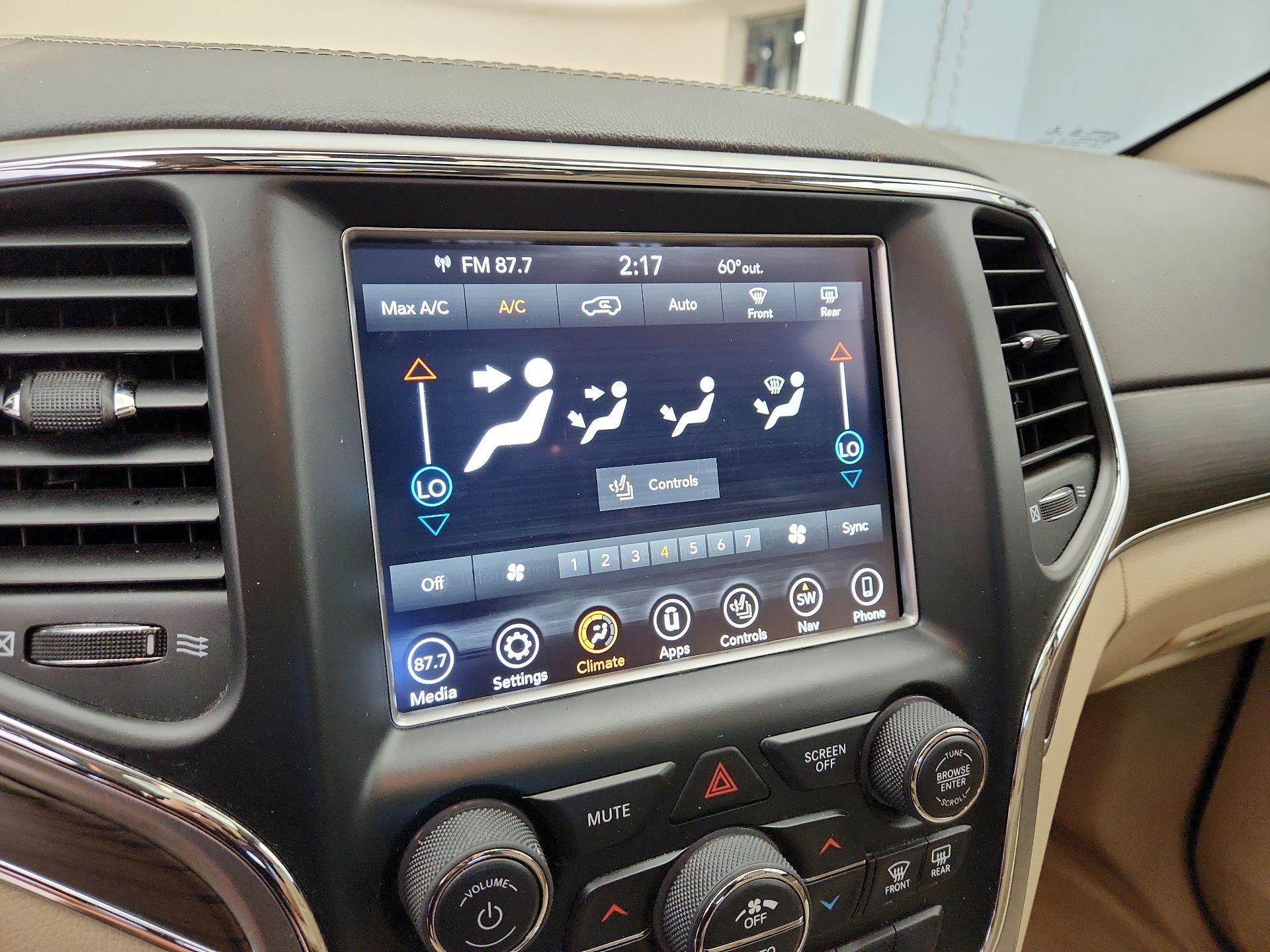 Thumbnail: 2018 Jeep Grand Cherokee - 17