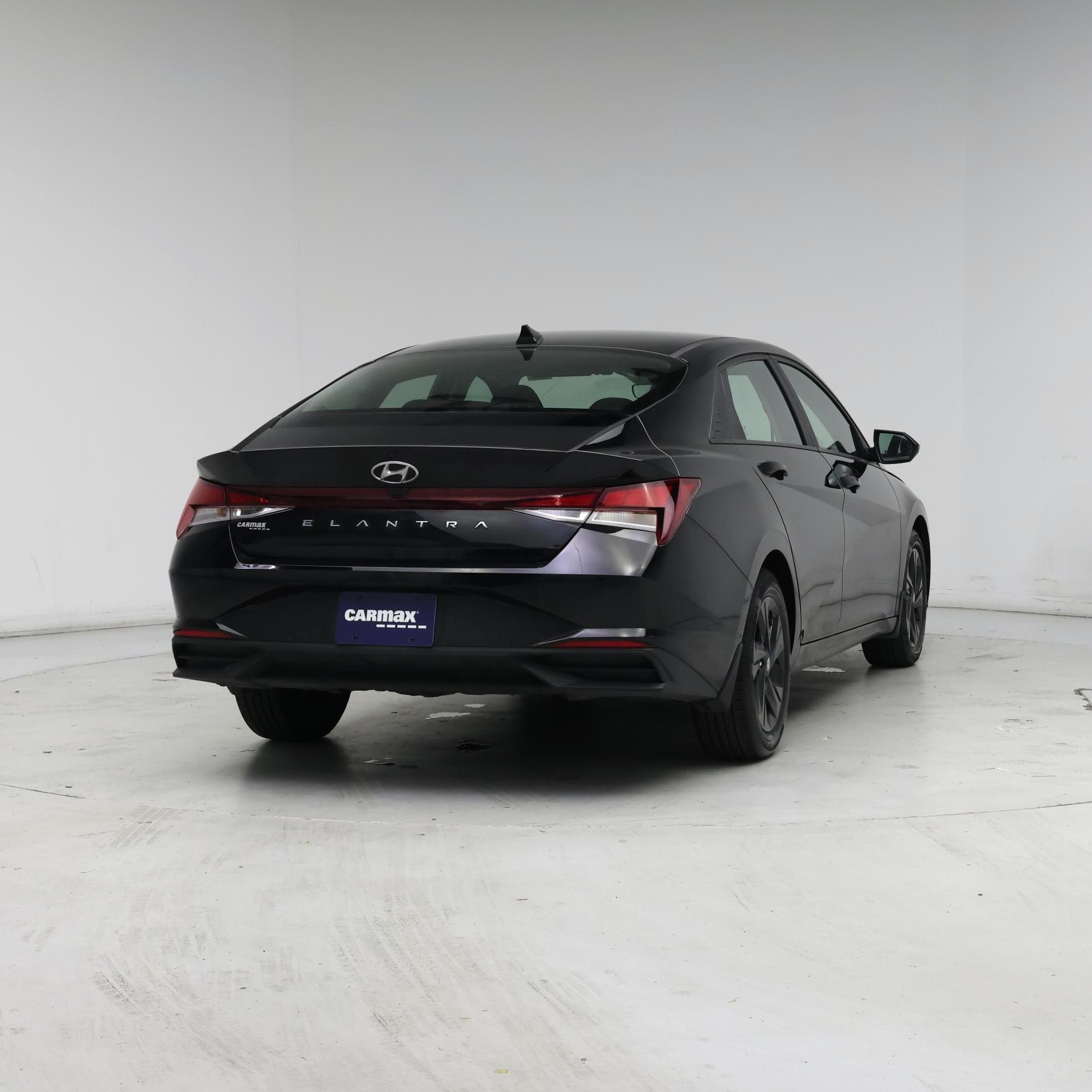 Thumbnail: 2023 Hyundai Elantra - 8