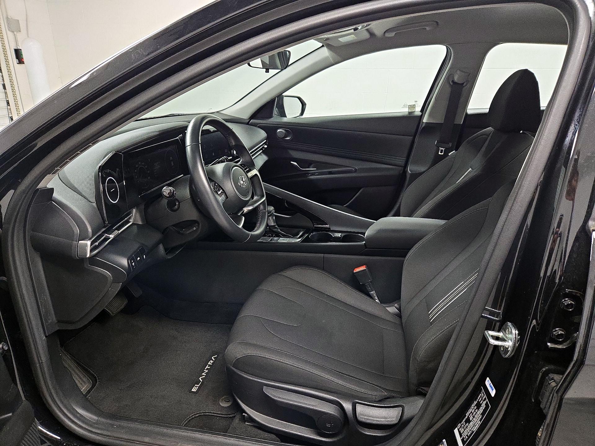 Thumbnail: 2022 Hyundai Elantra - 11