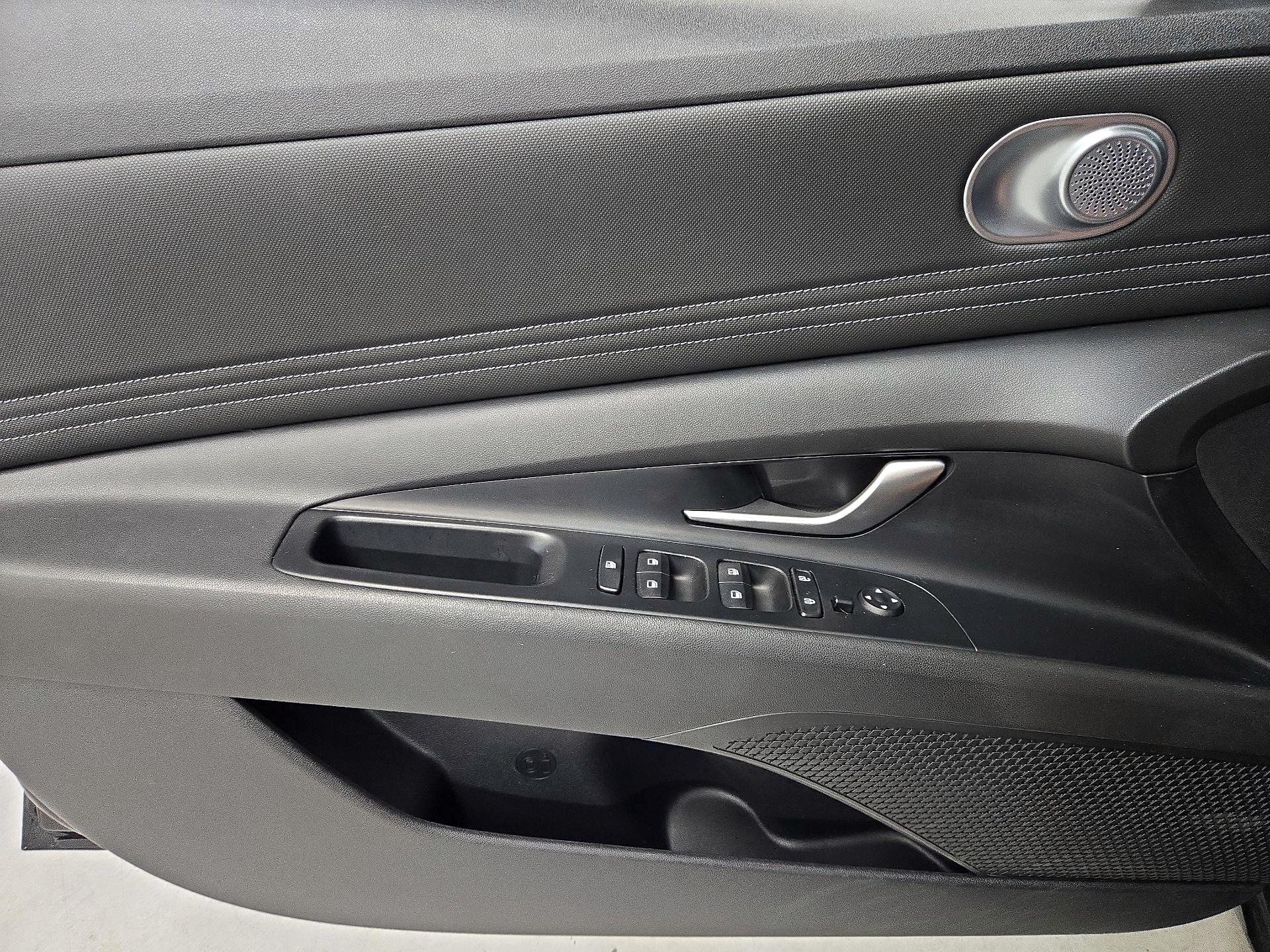 Thumbnail: 2022 Hyundai Elantra - 12