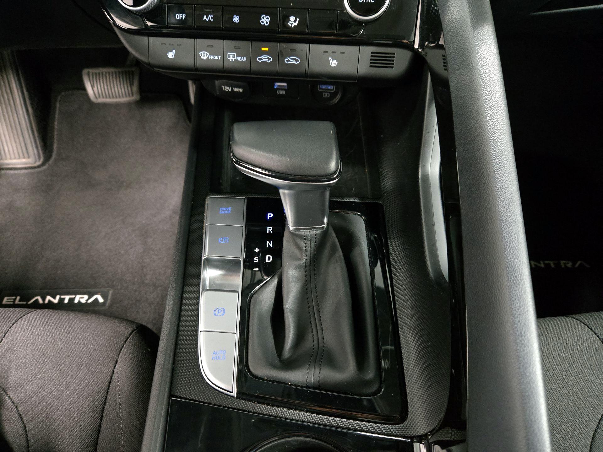 Thumbnail: 2022 Hyundai Elantra - 17