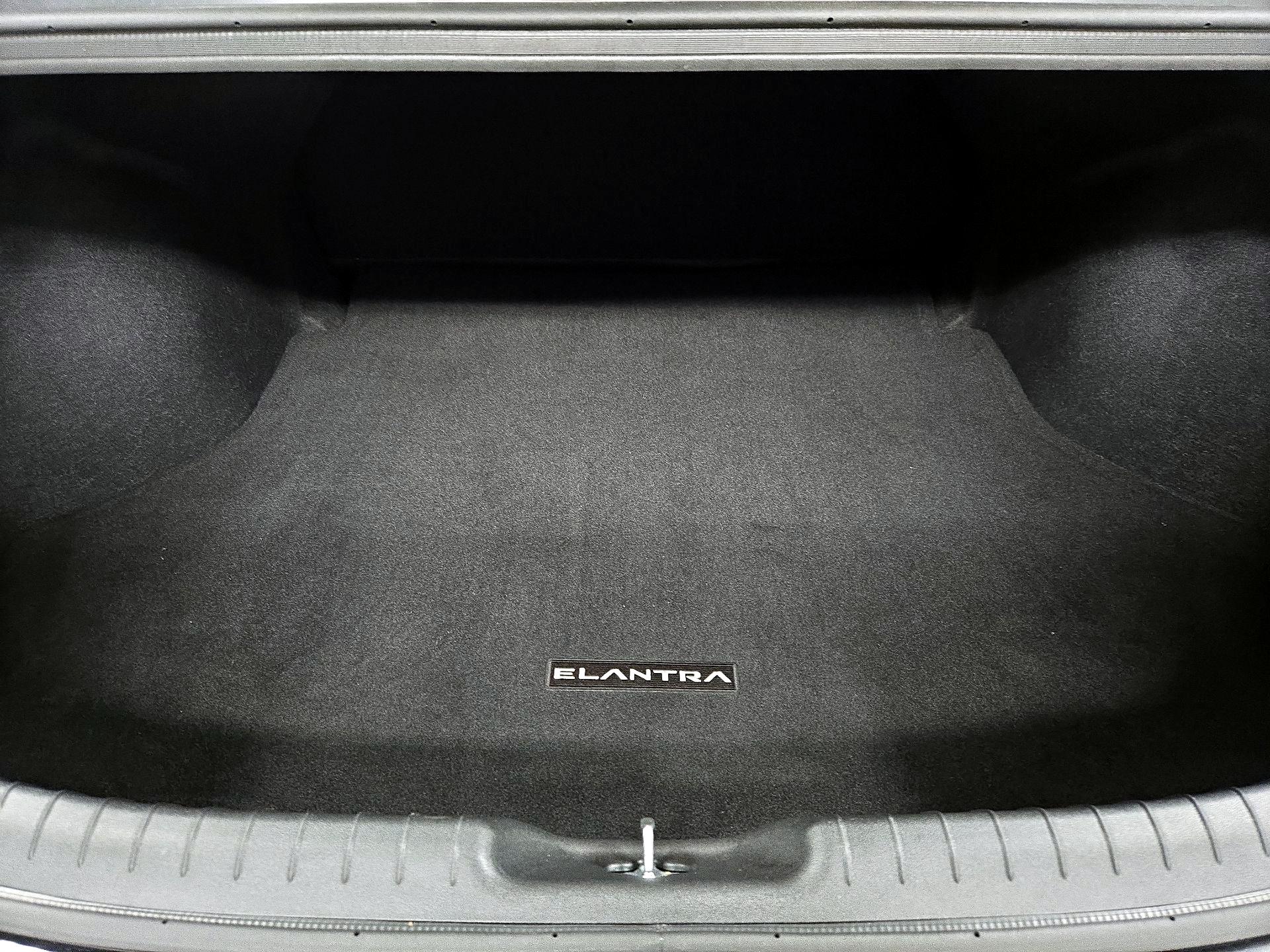 Thumbnail: 2022 Hyundai Elantra - 20