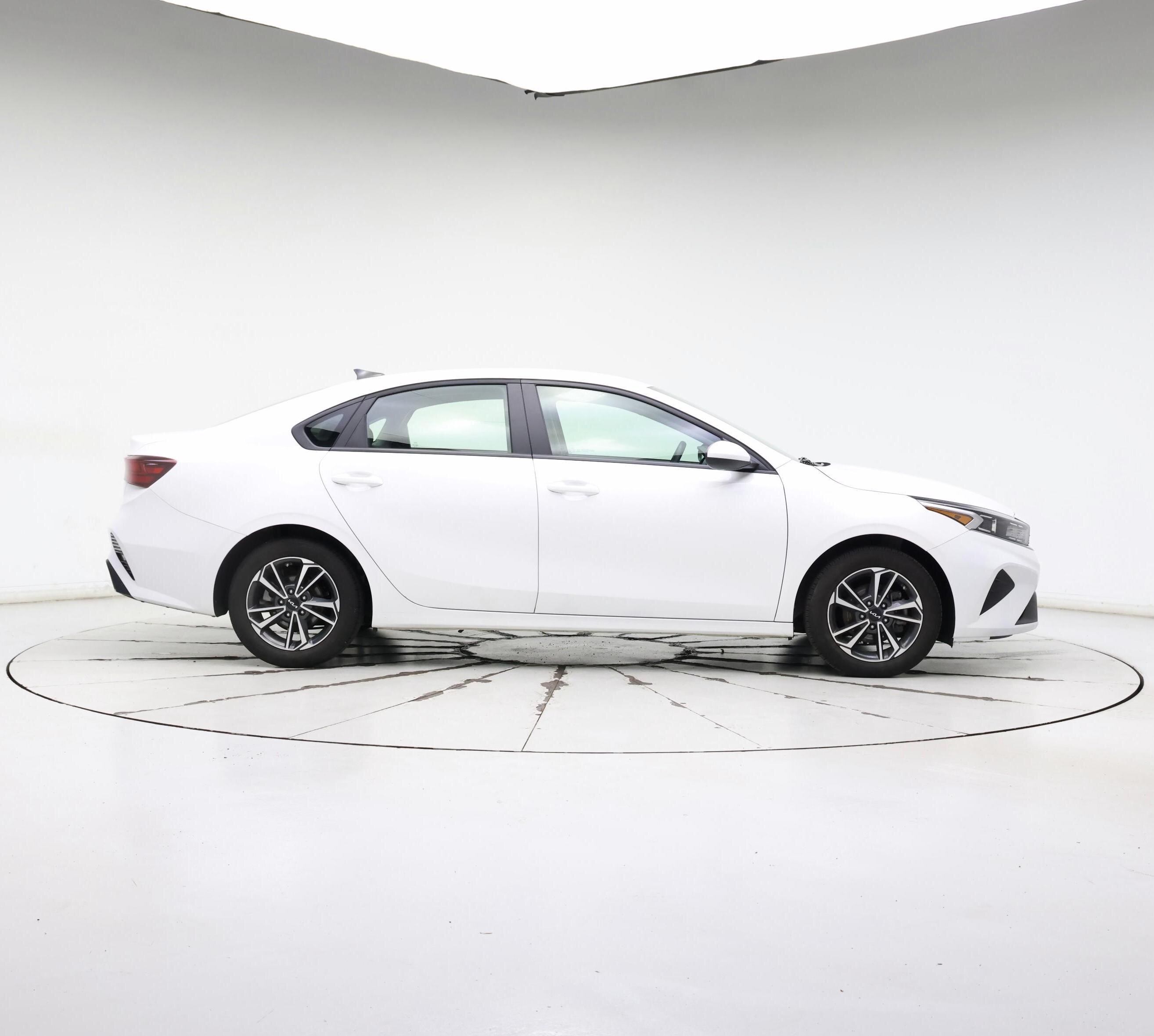 Thumbnail: 2022 Kia Forte - 7