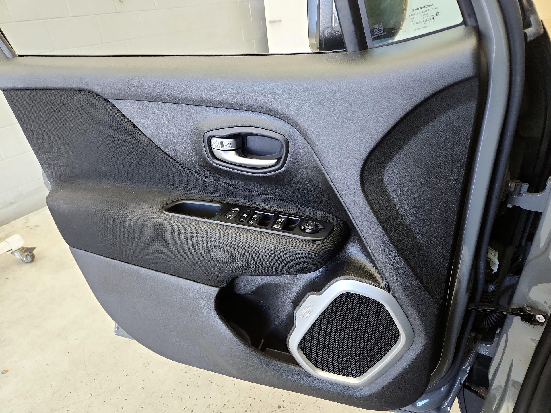 Thumbnail: 2021 Jeep Renegade - 12