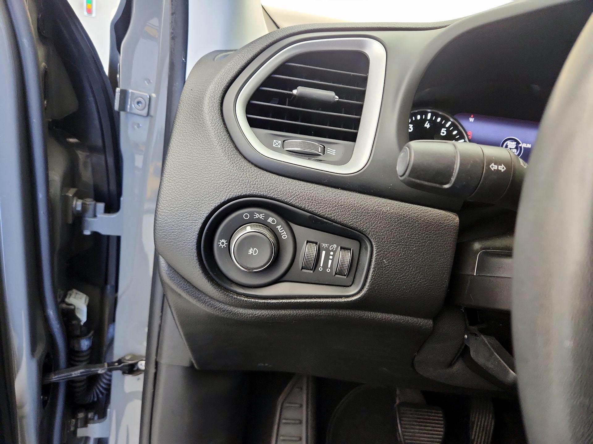 Thumbnail: 2021 Jeep Renegade - 13