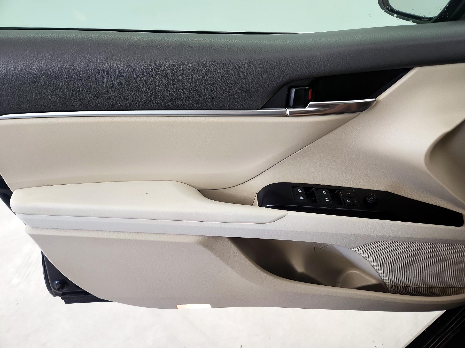 Thumbnail: 2019 Toyota Camry - 12