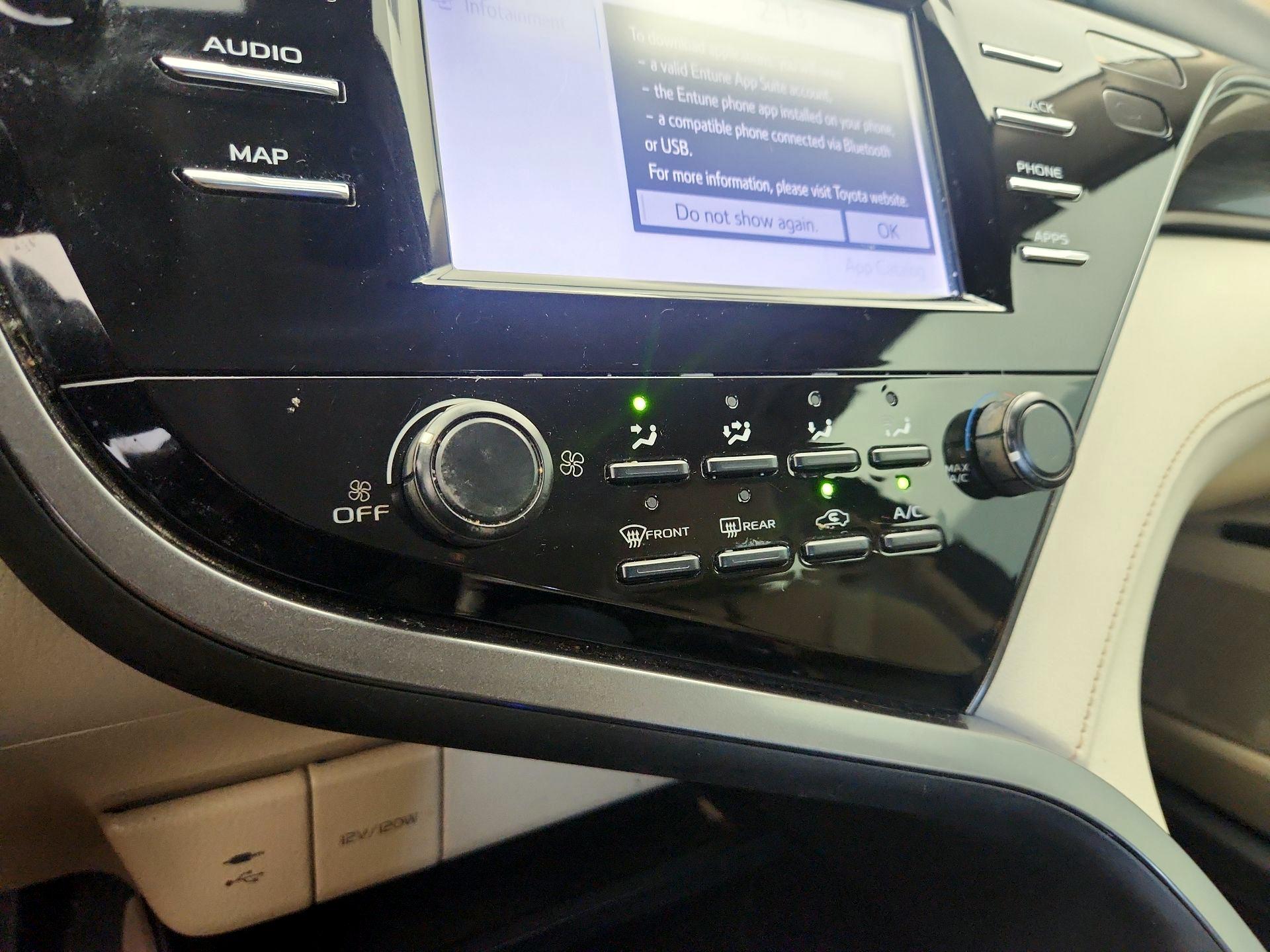 Thumbnail: 2019 Toyota Camry - 16