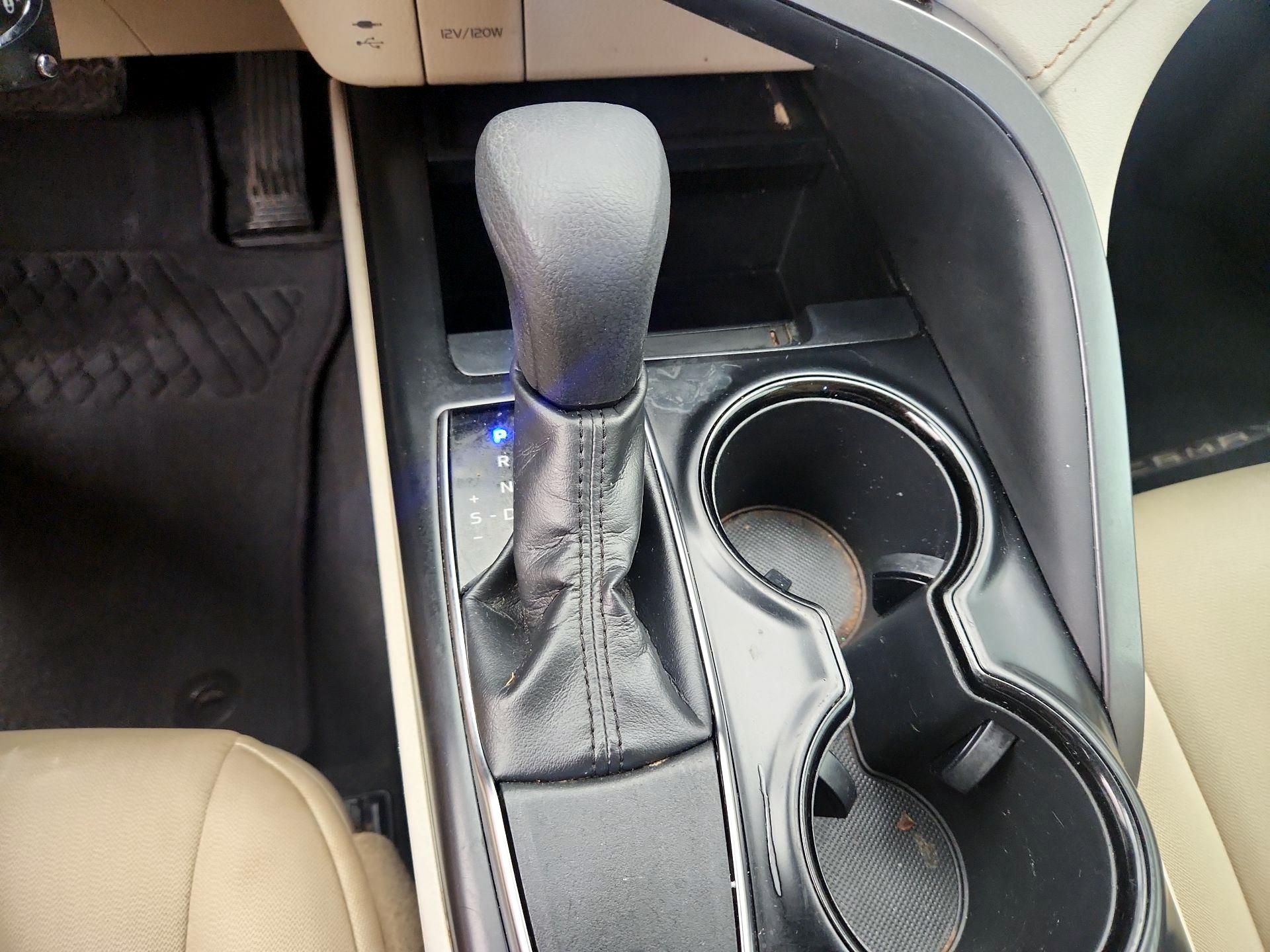 Thumbnail: 2019 Toyota Camry - 17